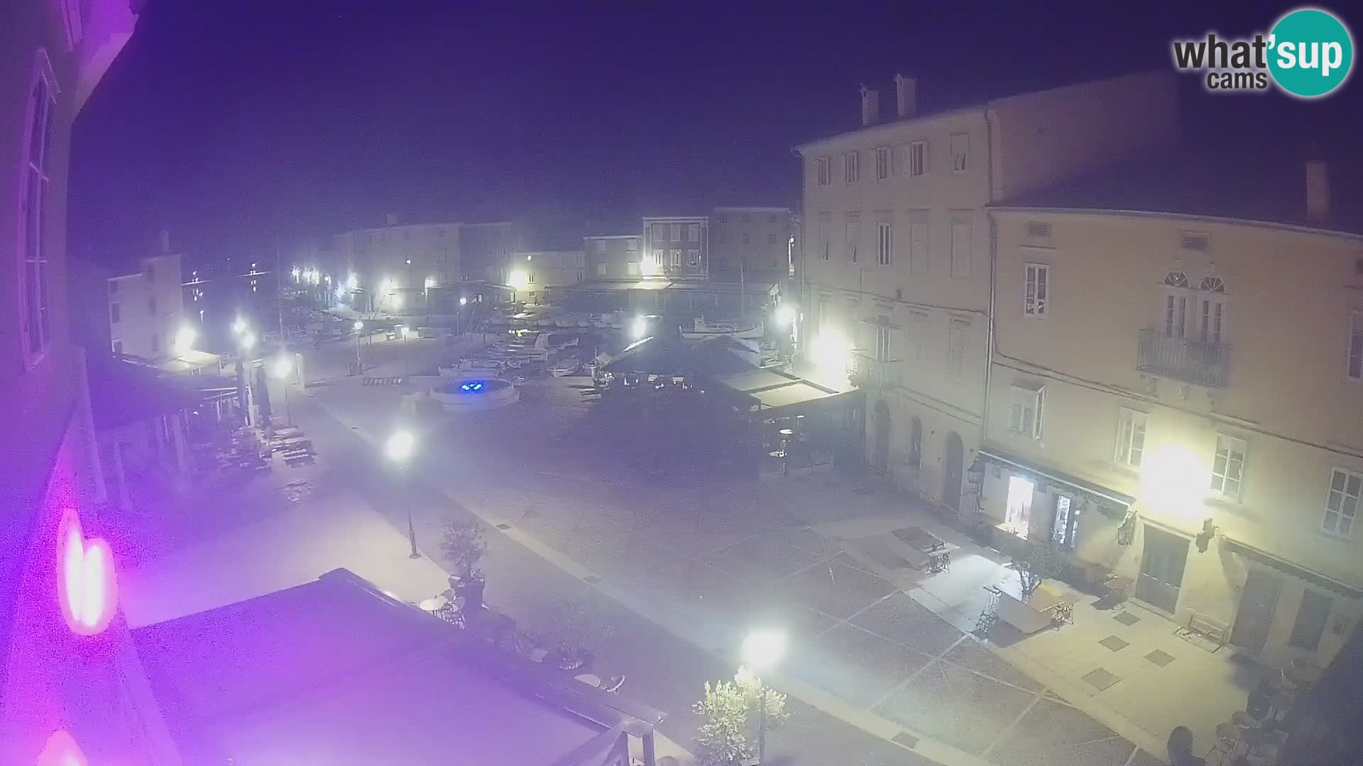 LIVE cam Cres city – place principale et “mandrač” – île de Cres – Croatie