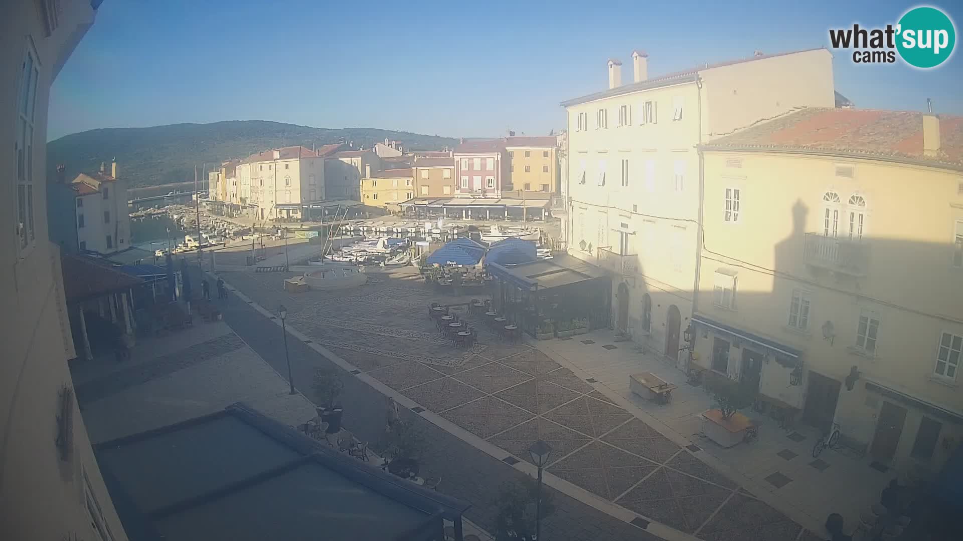 LIVE cam Cres city – place principale et “mandrač” – île de Cres – Croatie