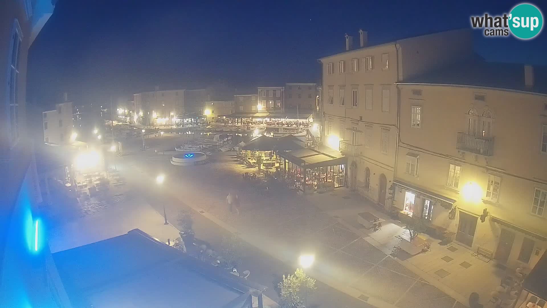 LIVE cam Cres city – place principale et “mandrač” – île de Cres – Croatie