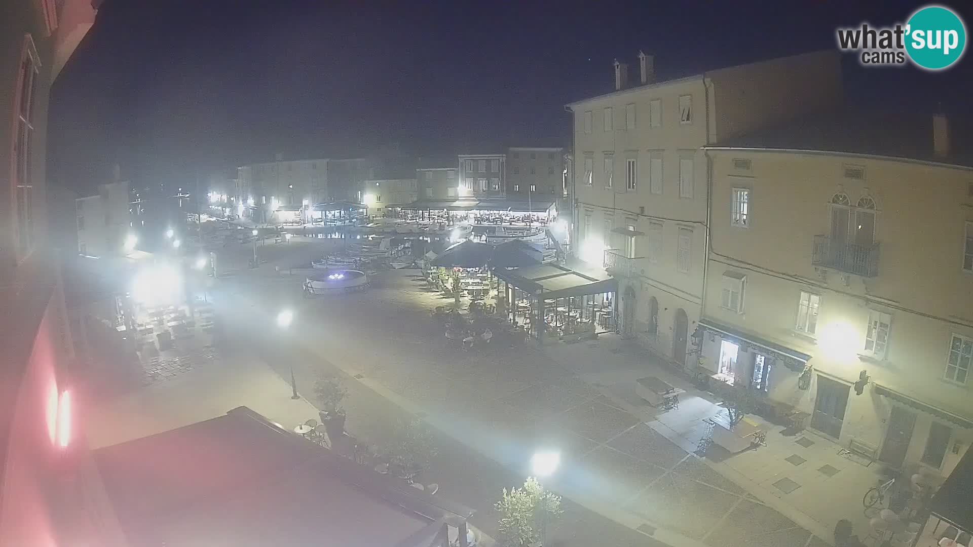 Cámara en vivo ciudad de Cres – plaza principal y “mandrač” – isla de Cres – Croacia