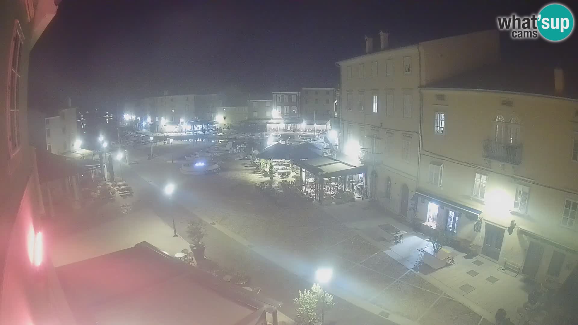 Cámara en vivo ciudad de Cres – plaza principal y “mandrač” – isla de Cres – Croacia