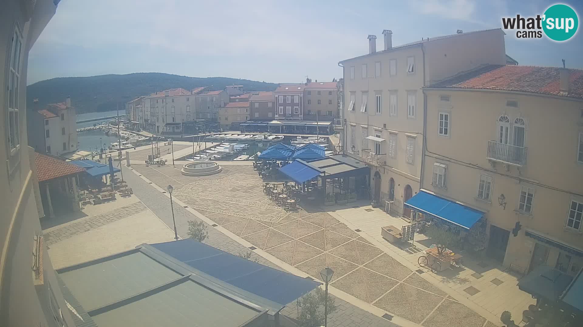Cámara en vivo ciudad de Cres – plaza principal y “mandrač” – isla de Cres – Croacia