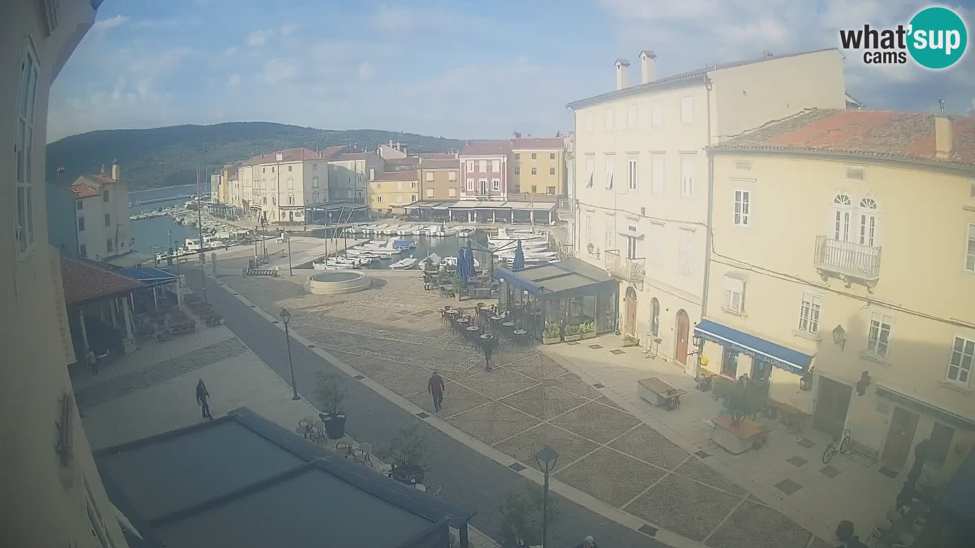 Cámara en vivo ciudad de Cres – plaza principal y “mandrač” – isla de Cres – Croacia