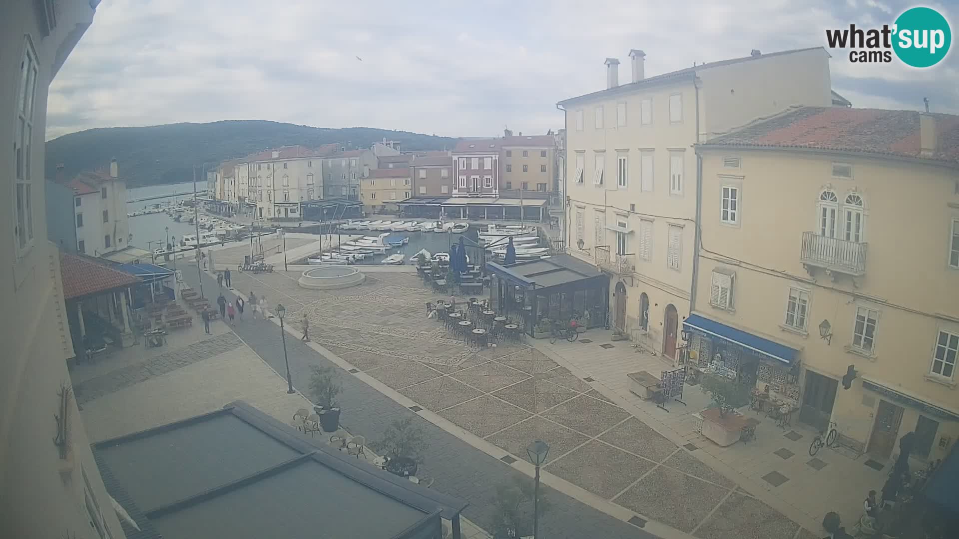 LIVE cam Cres city – place principale et “mandrač” – île de Cres – Croatie