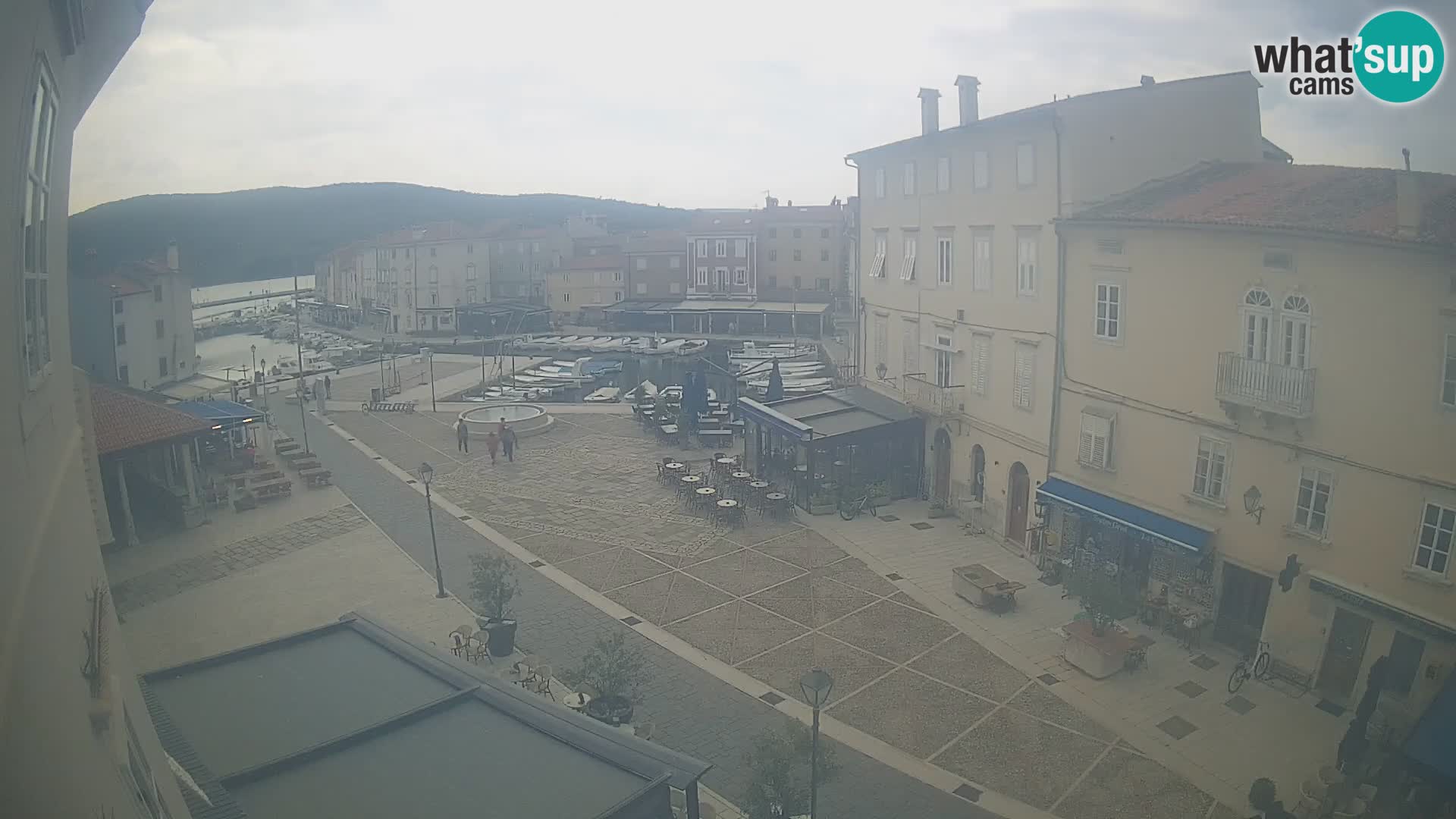 LIVE cam Cres city – place principale et “mandrač” – île de Cres – Croatie