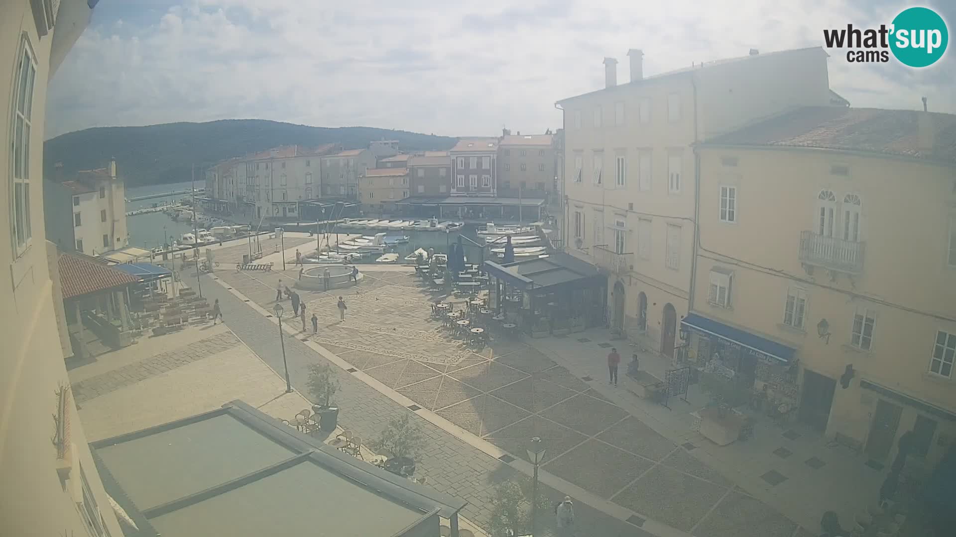 LIVE cam Cres city – place principale et “mandrač” – île de Cres – Croatie