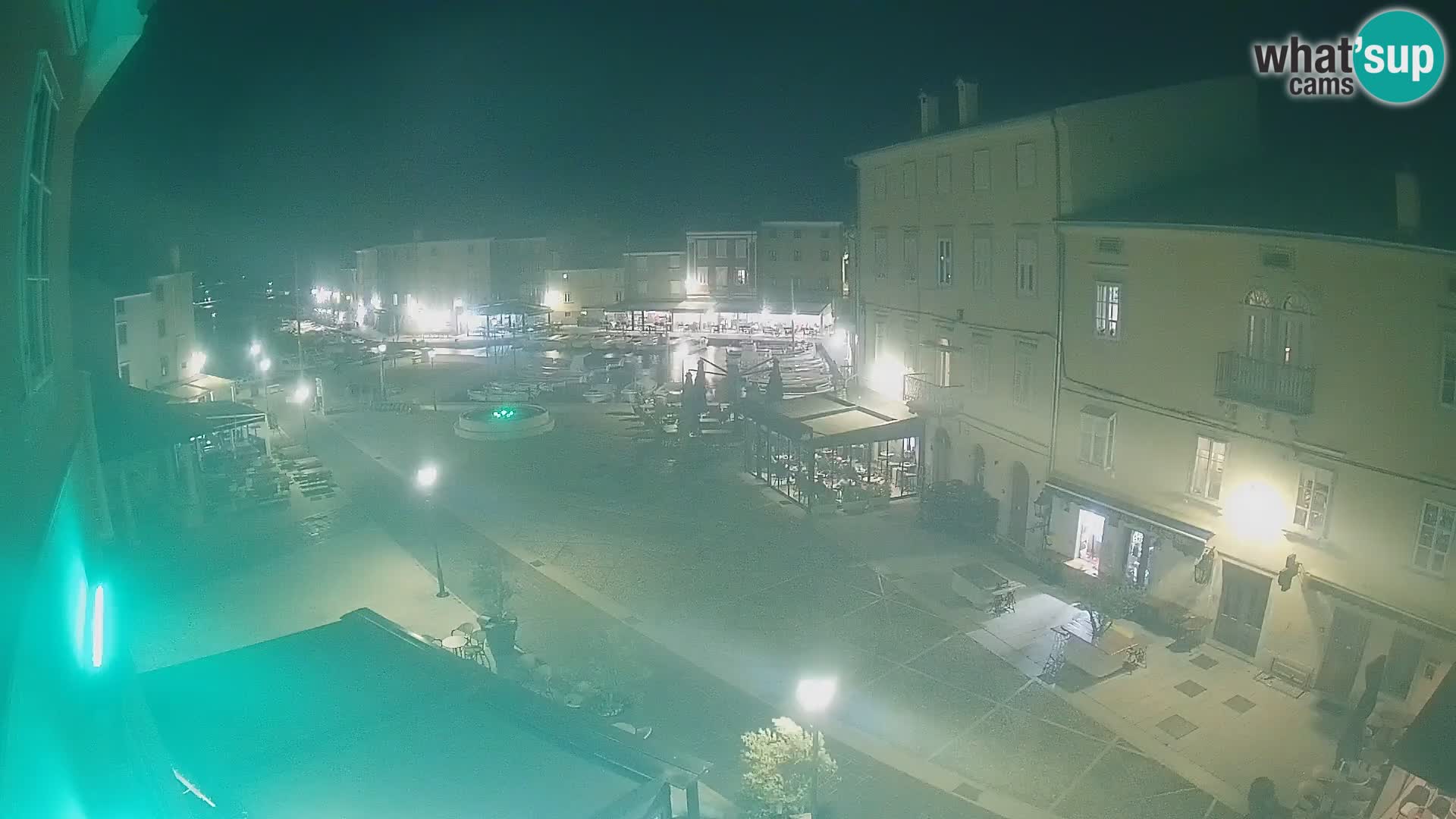 LIVE cam Cres city – place principale et “mandrač” – île de Cres – Croatie