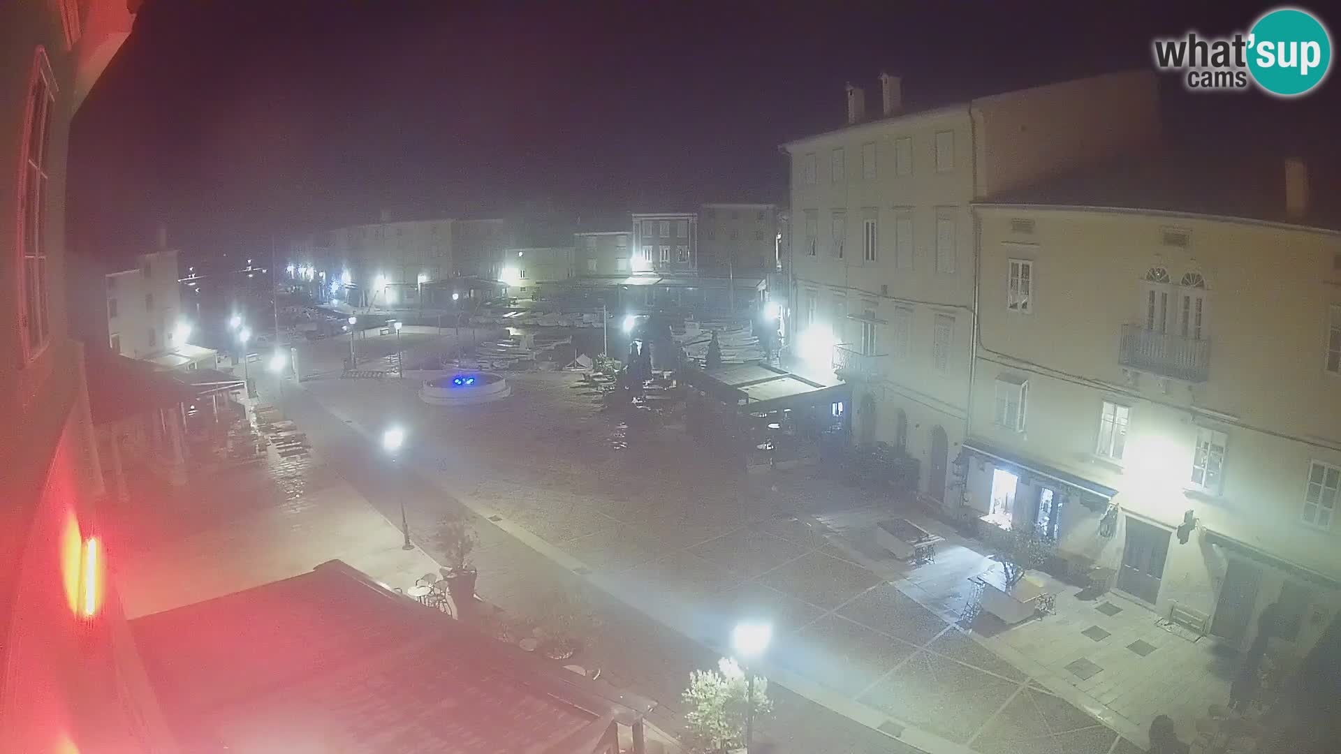 Web kamera Grad Cres – glavni trg i “mandrač” – otok Cres