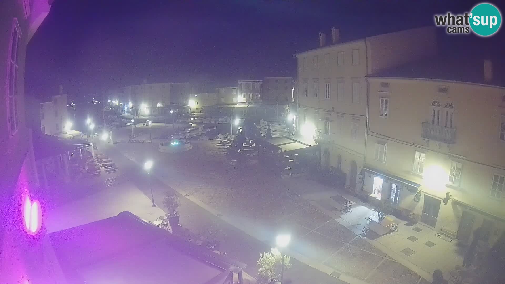 LIVE cam Cres city – place principale et “mandrač” – île de Cres – Croatie