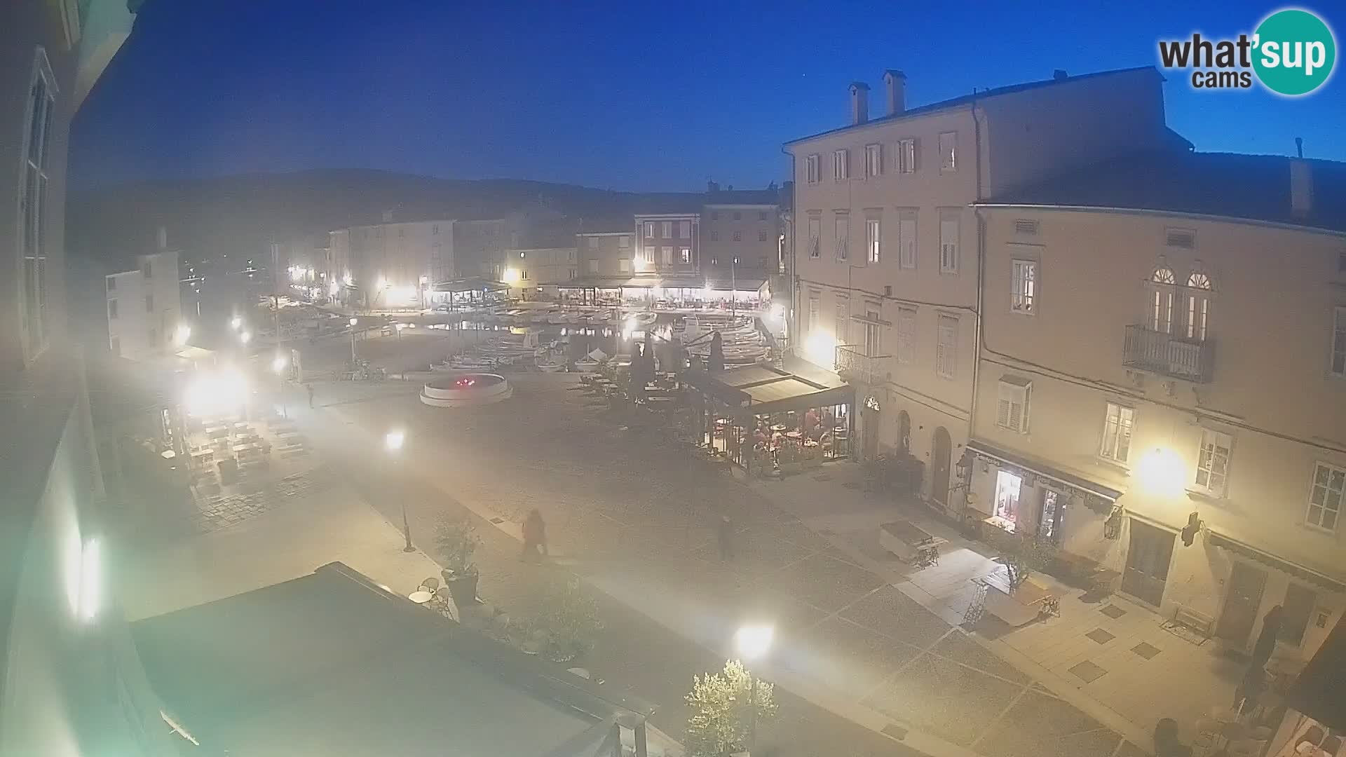 LIVE cam Cres city – place principale et “mandrač” – île de Cres – Croatie