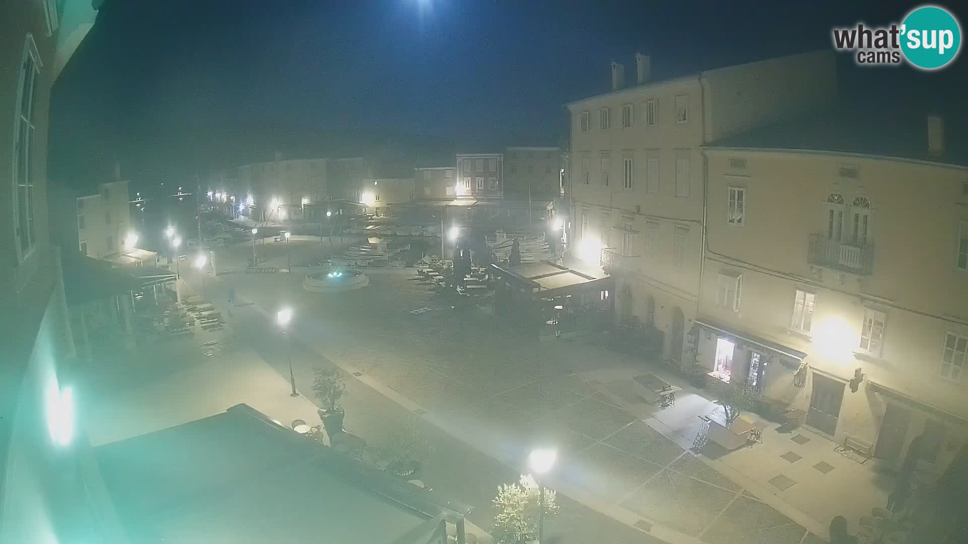 Cámara en vivo ciudad de Cres – plaza principal y “mandrač” – isla de Cres – Croacia