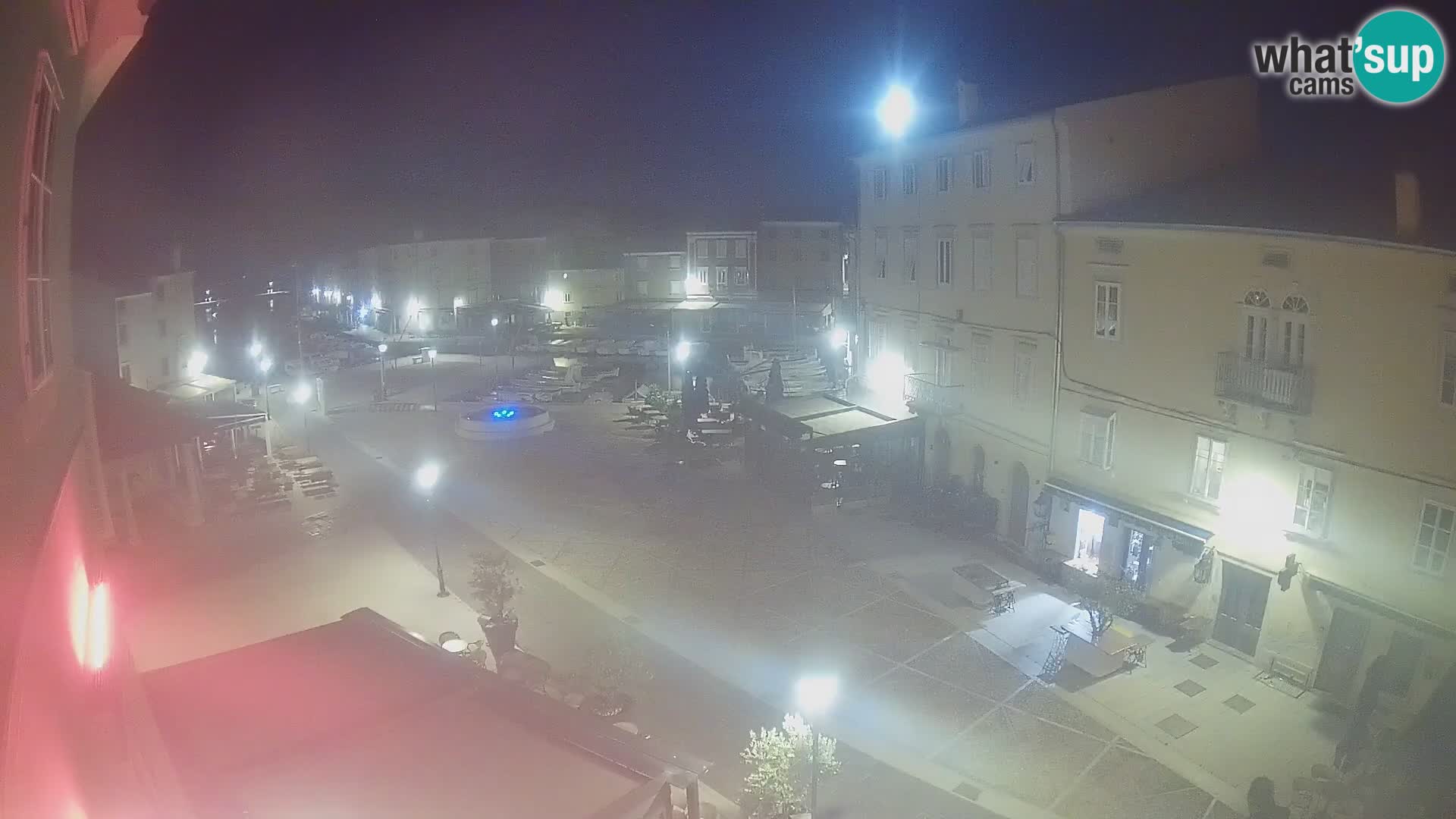 Kamera v ŽIVO Cres mesto – glavni trg in “mandrač” – otok Cres – Hrvaška