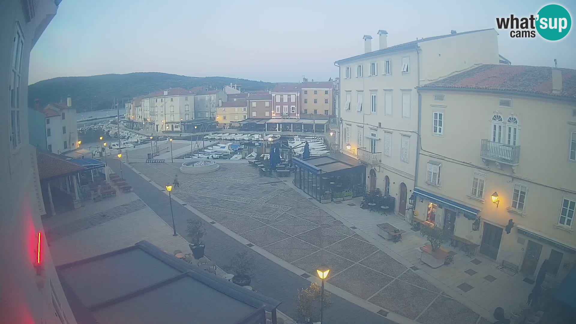 LIVE cam Cres city – place principale et “mandrač” – île de Cres – Croatie