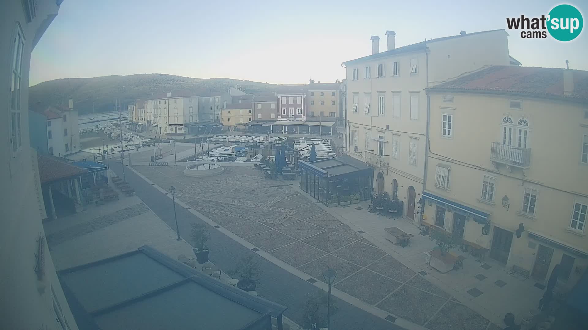 LIVE cam Cres città – piazza principale e “mandrač” – isola di Cherso – Croazia