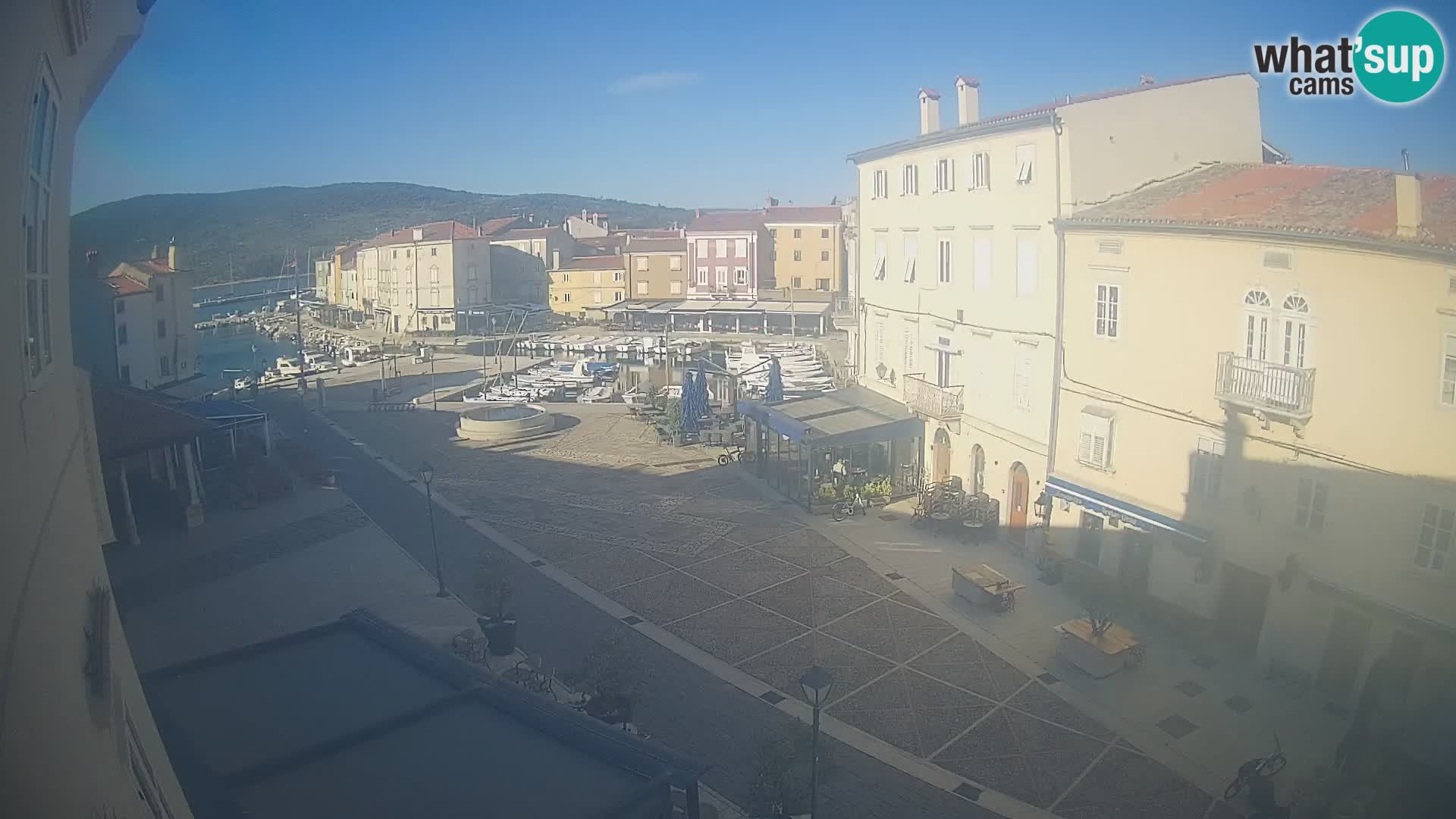 LIVE cam Cres Stadt – Hauptplatz und “mandrač” – Cres Insel – Kroatien