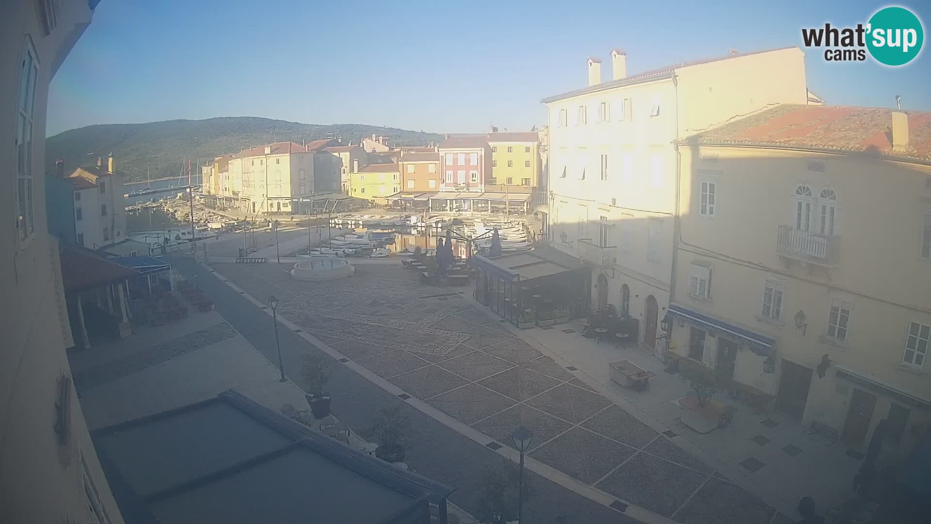 LIVE cam Cres Stadt – Hauptplatz und “mandrač” – Cres Insel – Kroatien