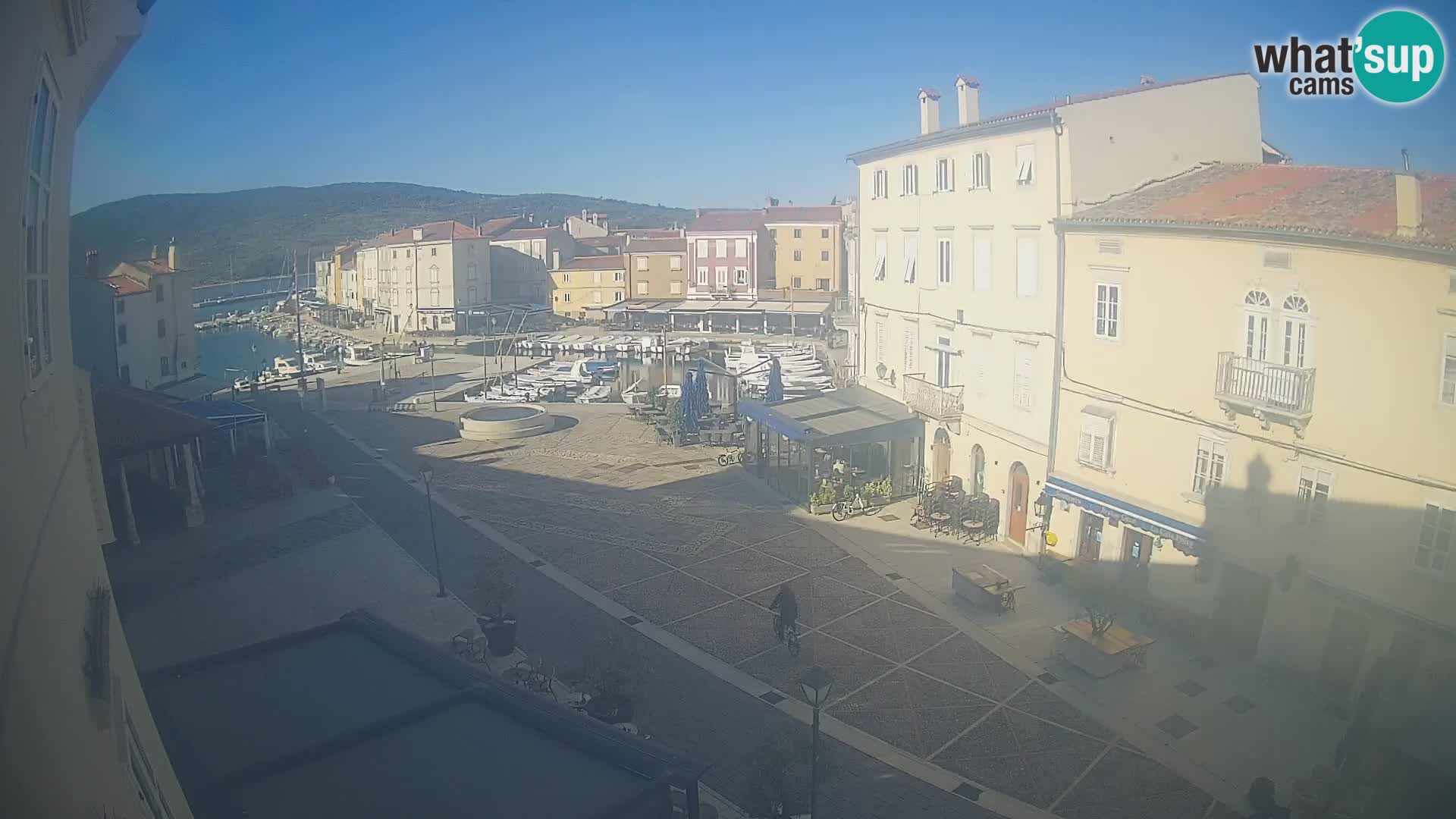 LIVE cam Cres città – piazza principale e “mandrač” – isola di Cherso – Croazia
