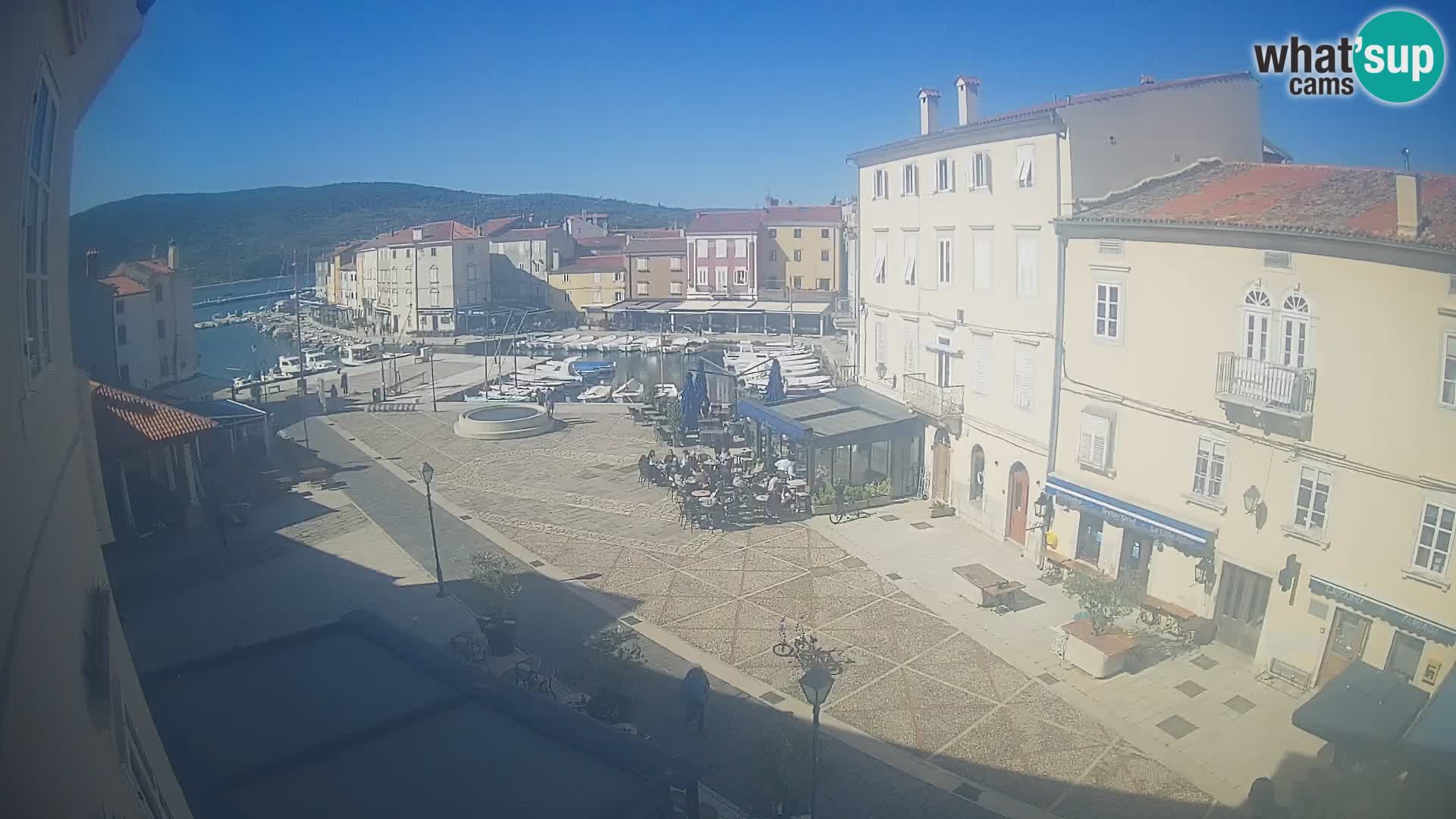 LIVE cam Cres city – place principale et “mandrač” – île de Cres – Croatie