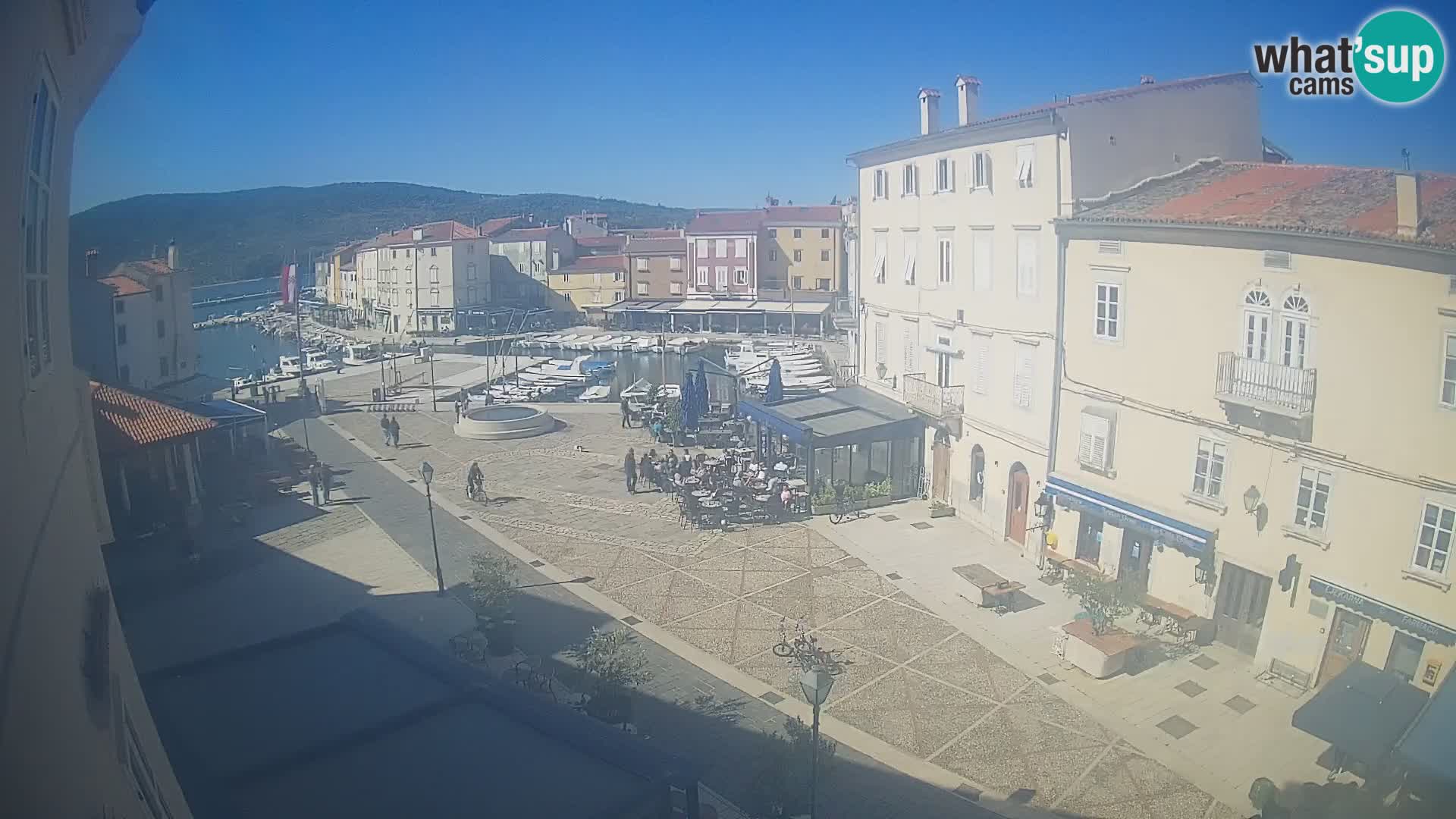 LIVE cam Cres city – place principale et “mandrač” – île de Cres – Croatie