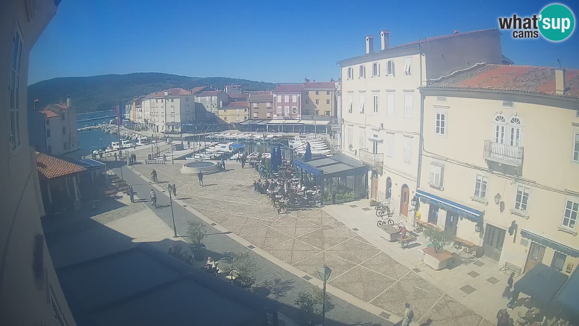 LIVE cam Cres Stadt – Hauptplatz und “mandrač” – Cres Insel – Kroatien