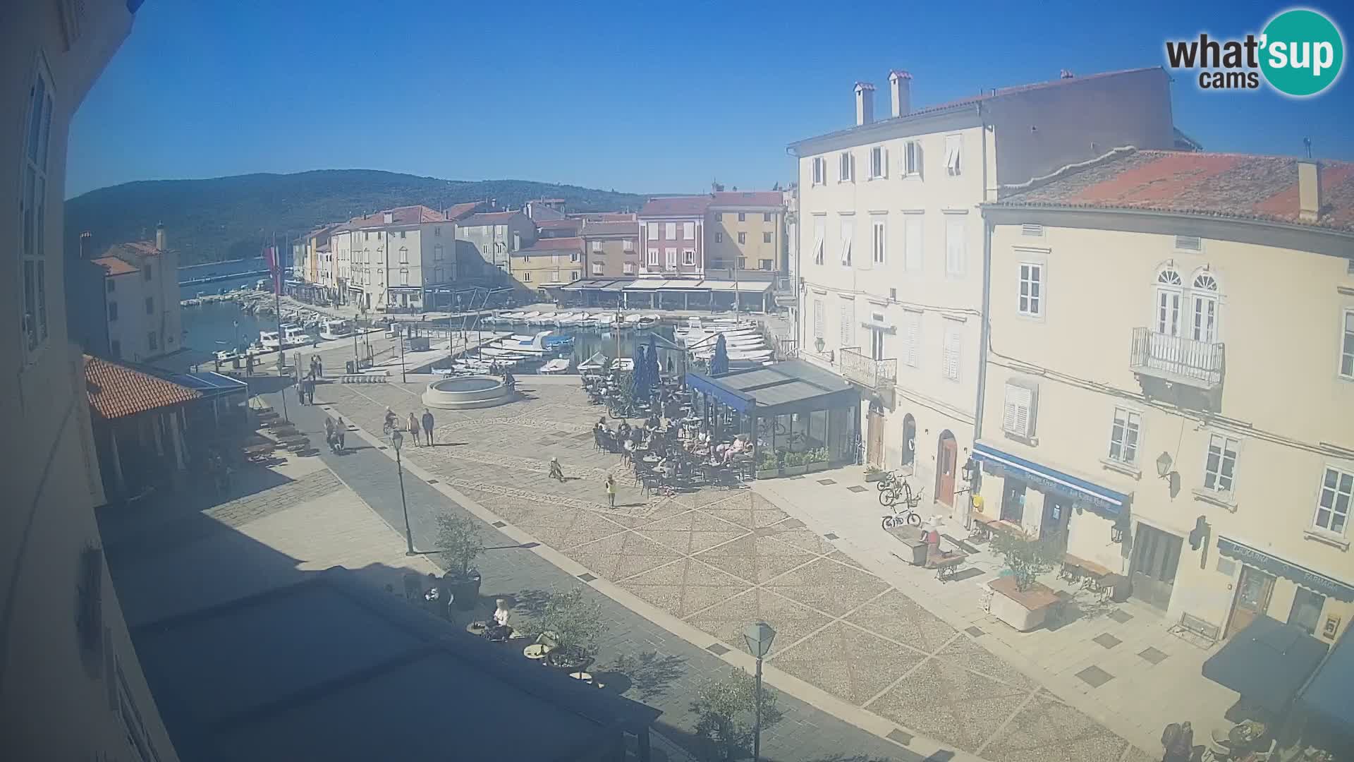 LIVE cam Cres Stadt – Hauptplatz und “mandrač” – Cres Insel – Kroatien