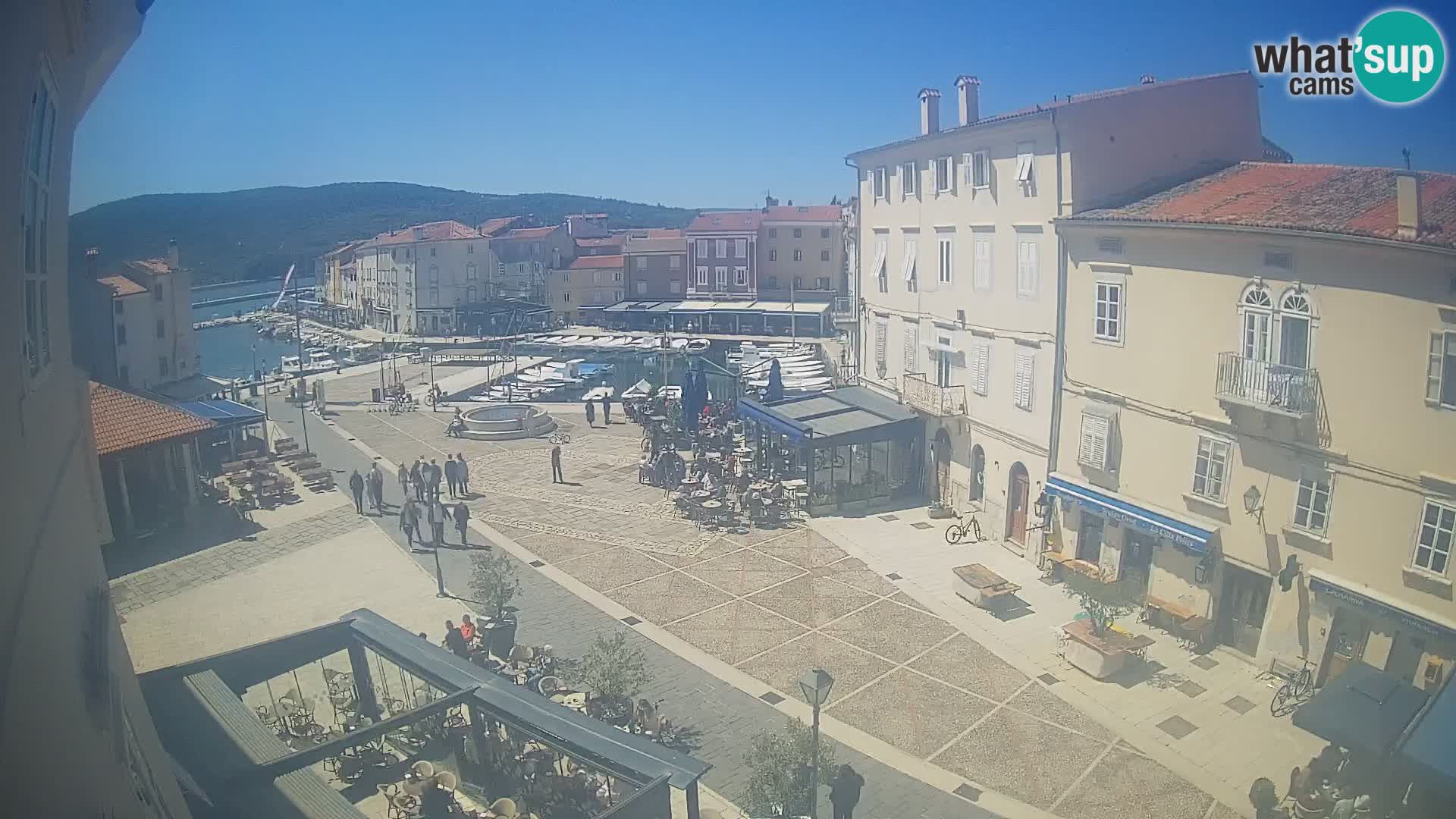 Cámara en vivo ciudad de Cres – plaza principal y “mandrač” – isla de Cres – Croacia