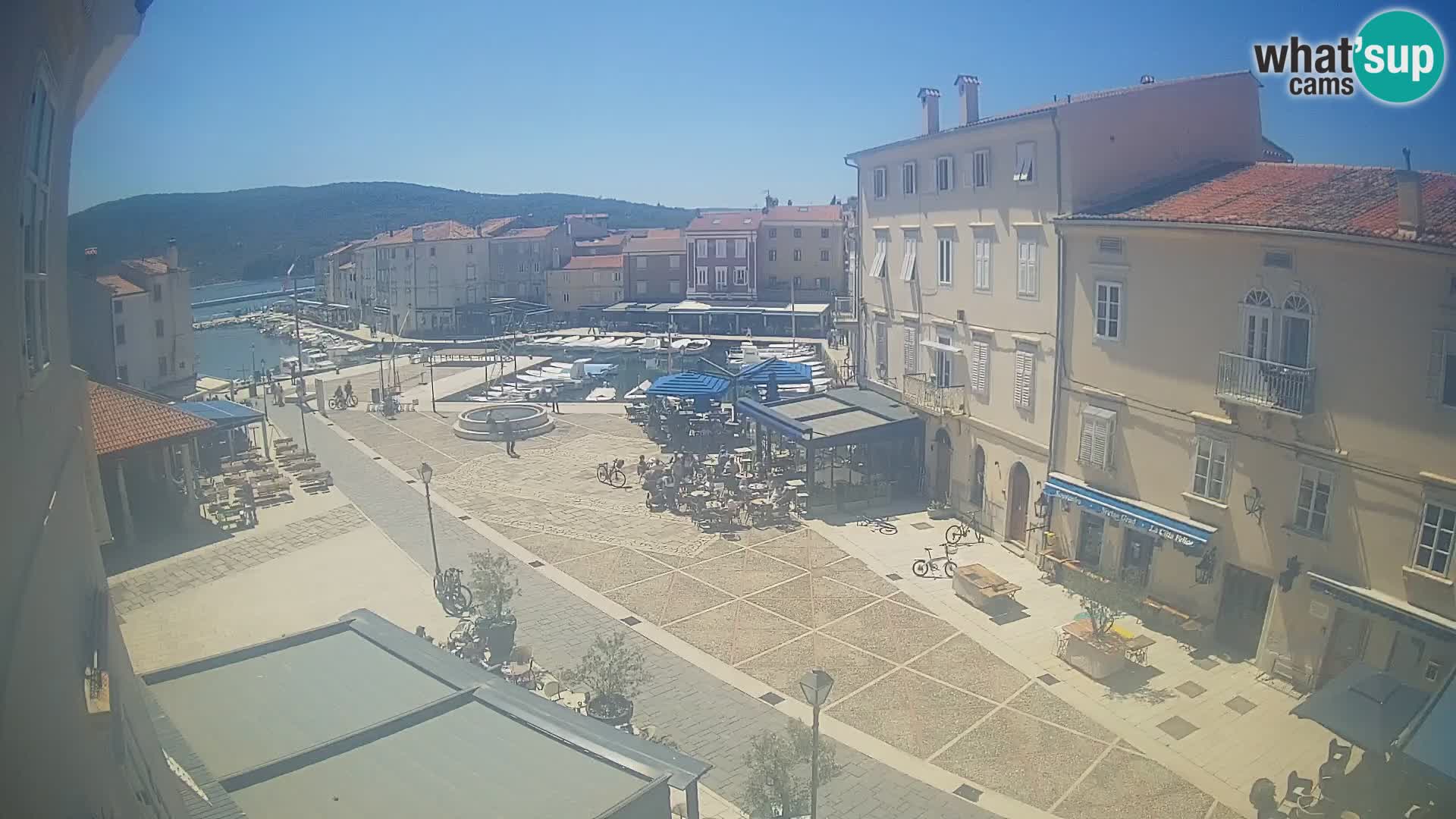 LIVE cam Cres città – piazza principale e “mandrač” – isola di Cherso – Croazia