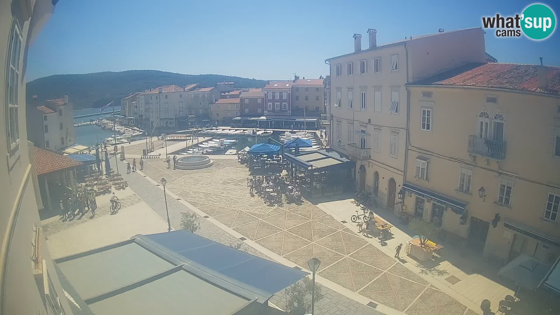Kamera v ŽIVO Cres mesto – glavni trg in “mandrač” – otok Cres – Hrvaška