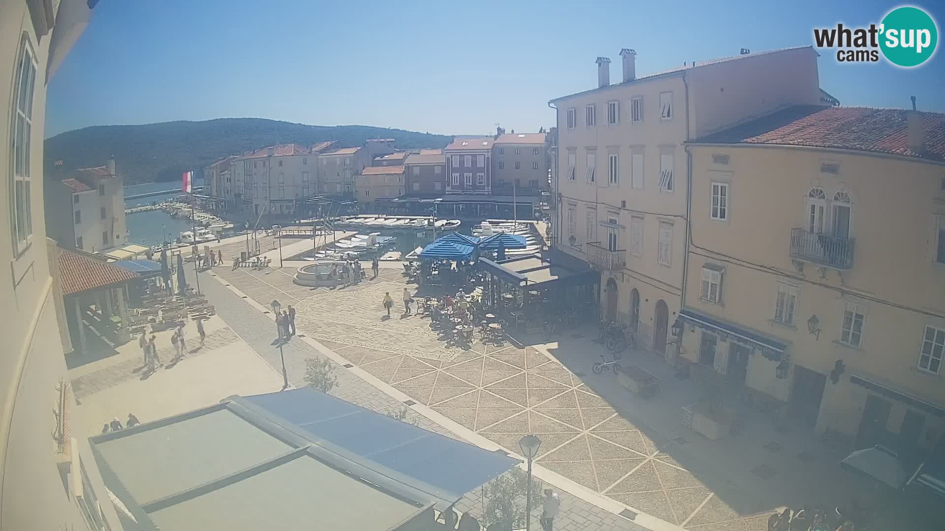 LIVE cam Cres città – piazza principale e “mandrač” – isola di Cherso – Croazia