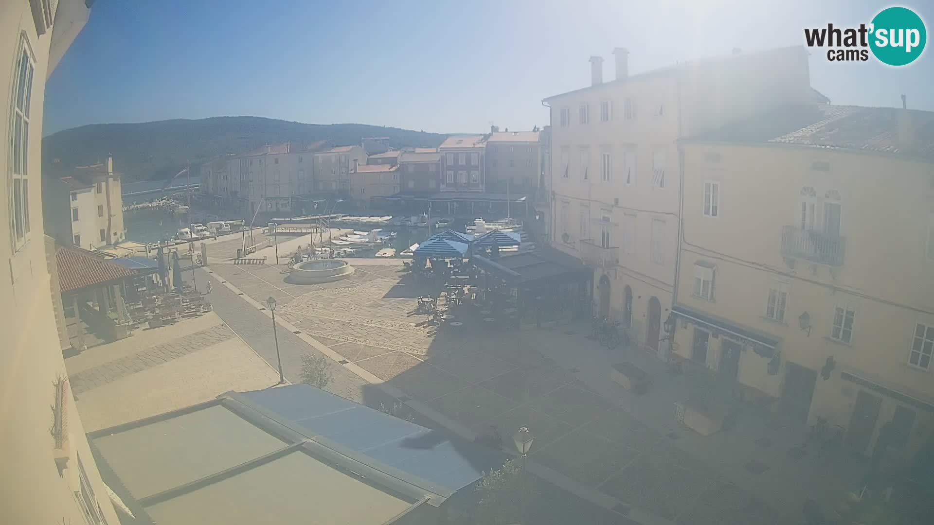 LIVE cam Cres città – piazza principale e “mandrač” – isola di Cherso – Croazia
