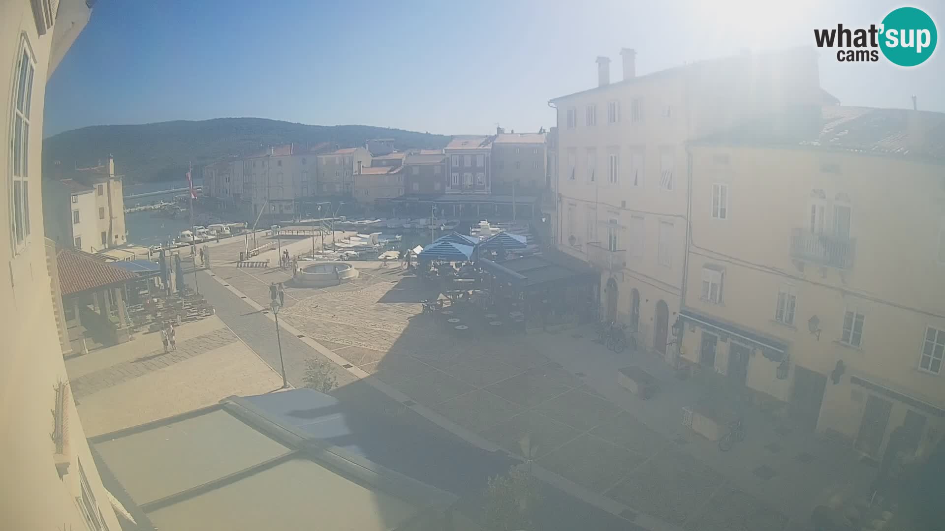 LIVE cam Cres città – piazza principale e “mandrač” – isola di Cherso – Croazia