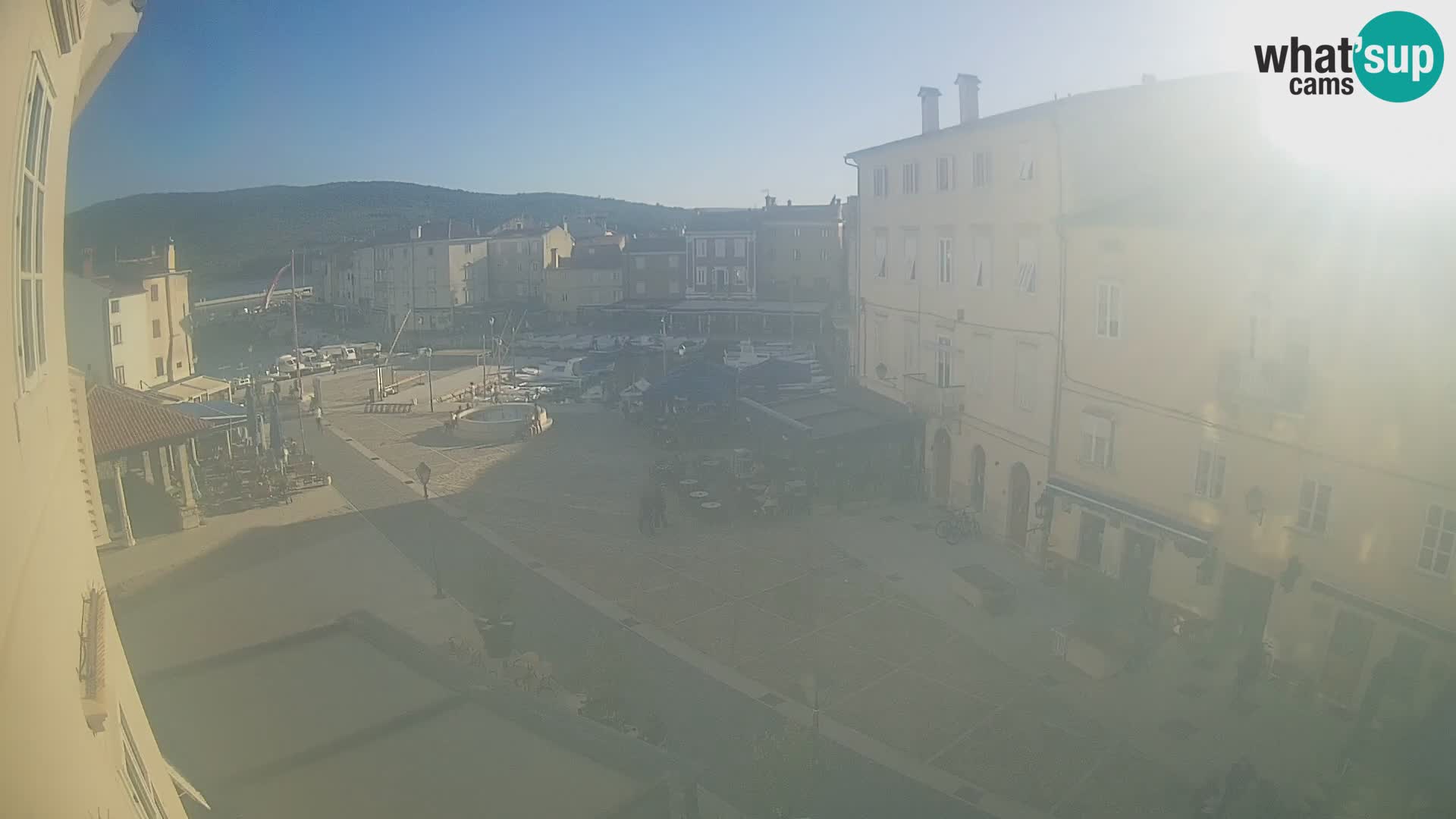 LIVE cam Cres città – piazza principale e “mandrač” – isola di Cherso – Croazia