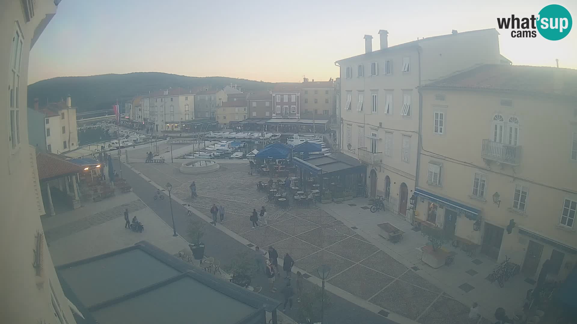 LIVE cam Cres city – place principale et “mandrač” – île de Cres – Croatie