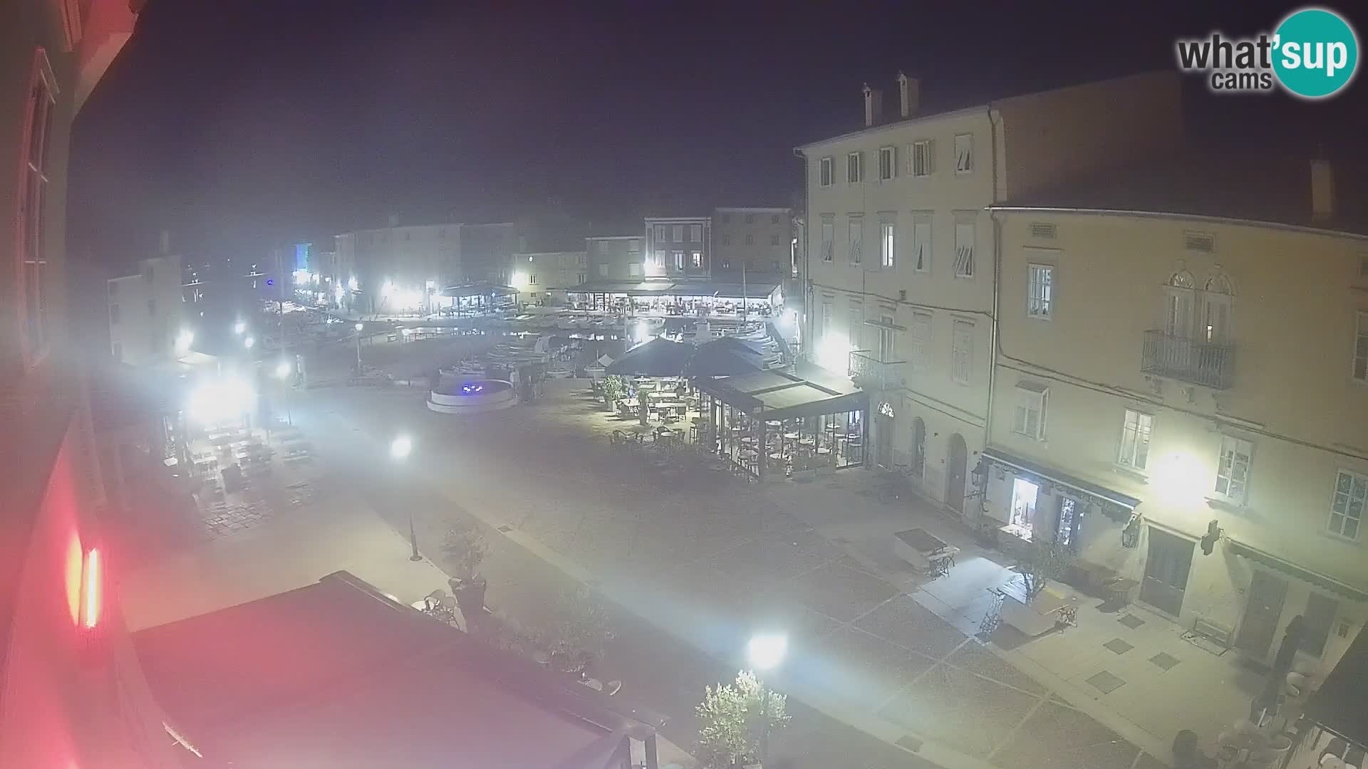 Cámara en vivo ciudad de Cres – plaza principal y “mandrač” – isla de Cres – Croacia