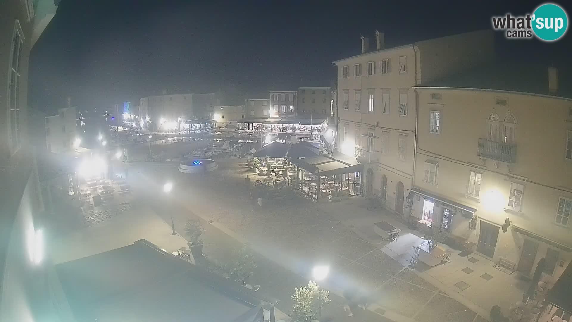 Kamera v ŽIVO Cres mesto – glavni trg in “mandrač” – otok Cres – Hrvaška