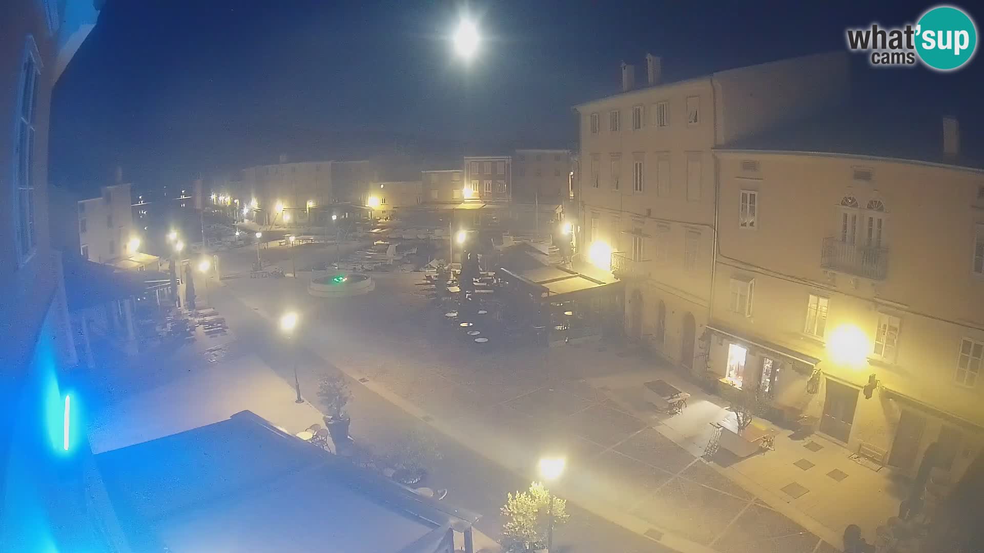 LIVE cam Cres city – place principale et “mandrač” – île de Cres – Croatie