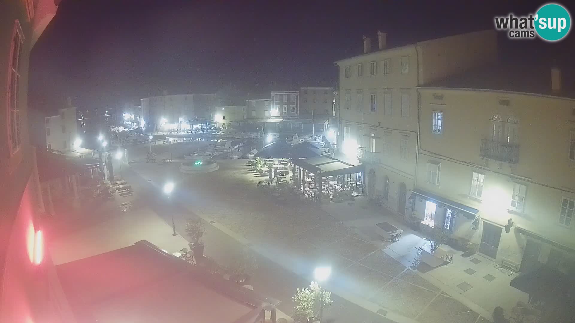 Cámara en vivo ciudad de Cres – plaza principal y “mandrač” – isla de Cres – Croacia