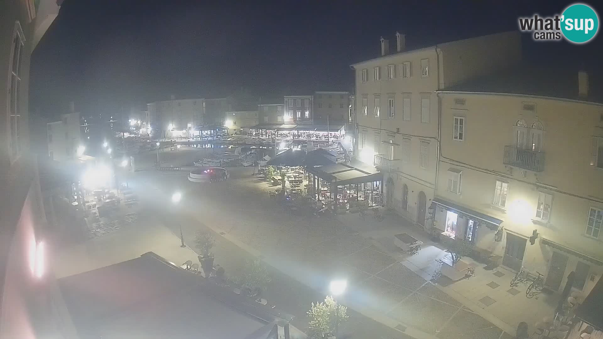 Cámara en vivo ciudad de Cres – plaza principal y “mandrač” – isla de Cres – Croacia