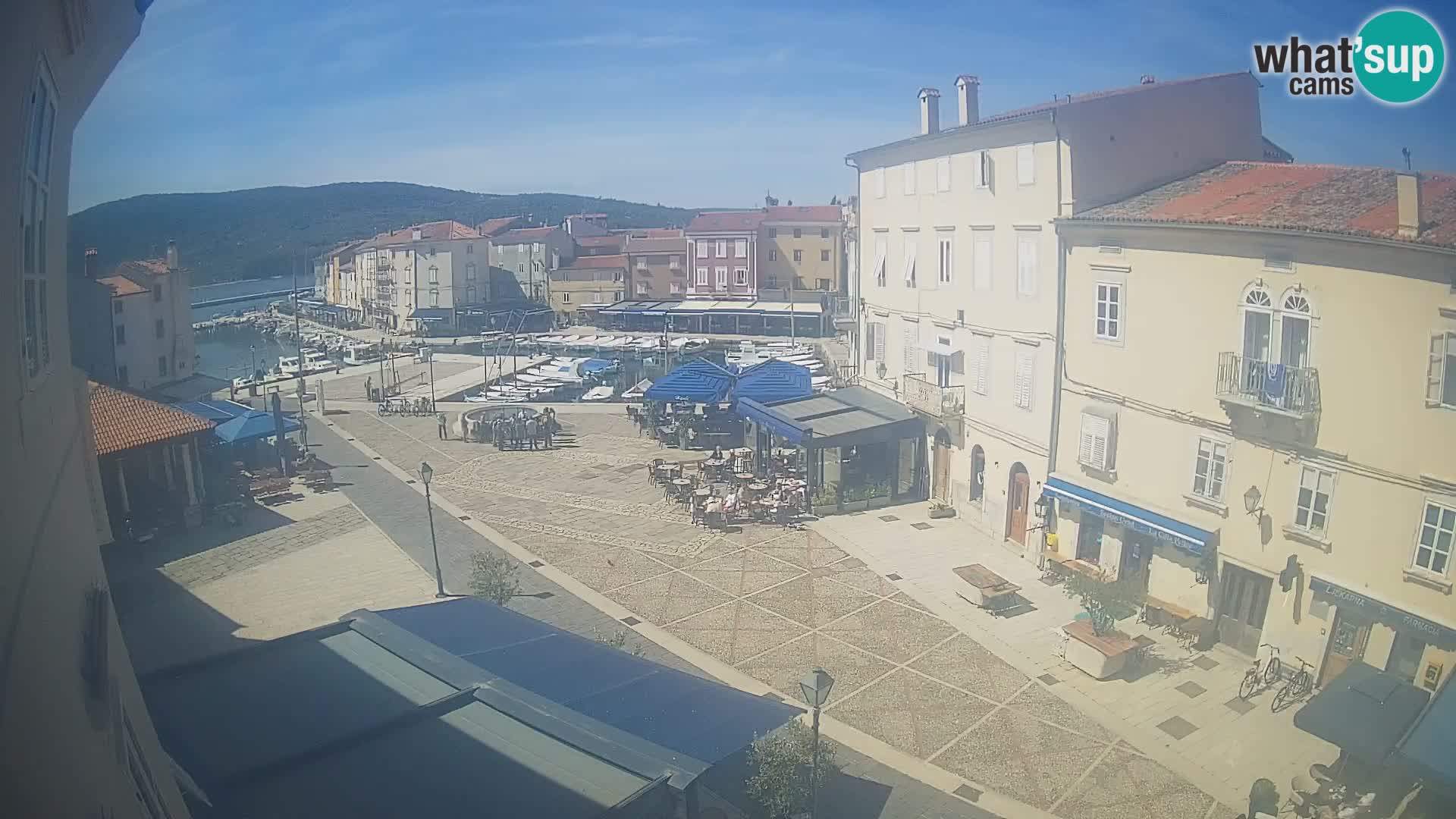 Cámara en vivo ciudad de Cres – plaza principal y “mandrač” – isla de Cres – Croacia