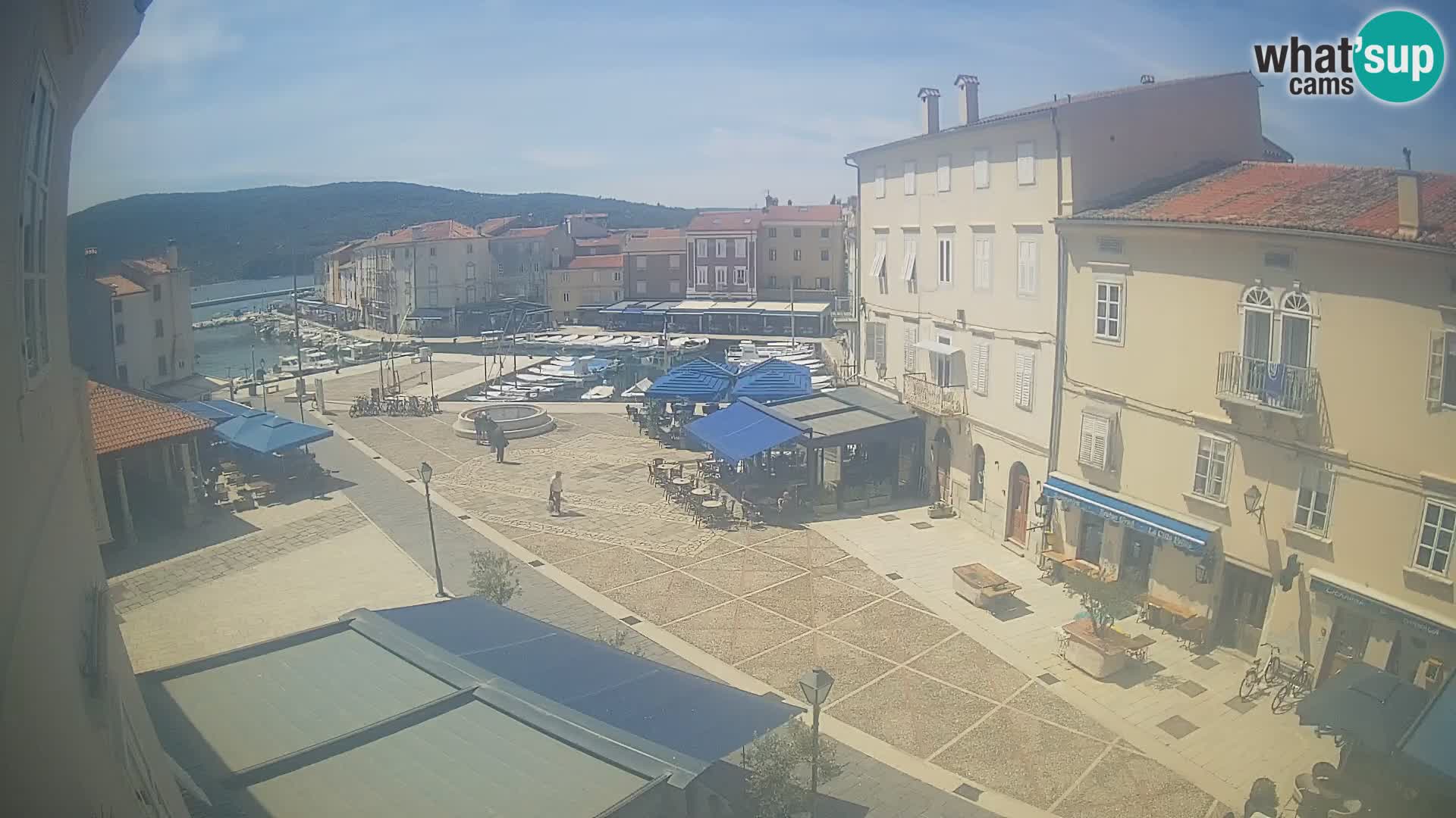 Cámara en vivo ciudad de Cres – plaza principal y “mandrač” – isla de Cres – Croacia