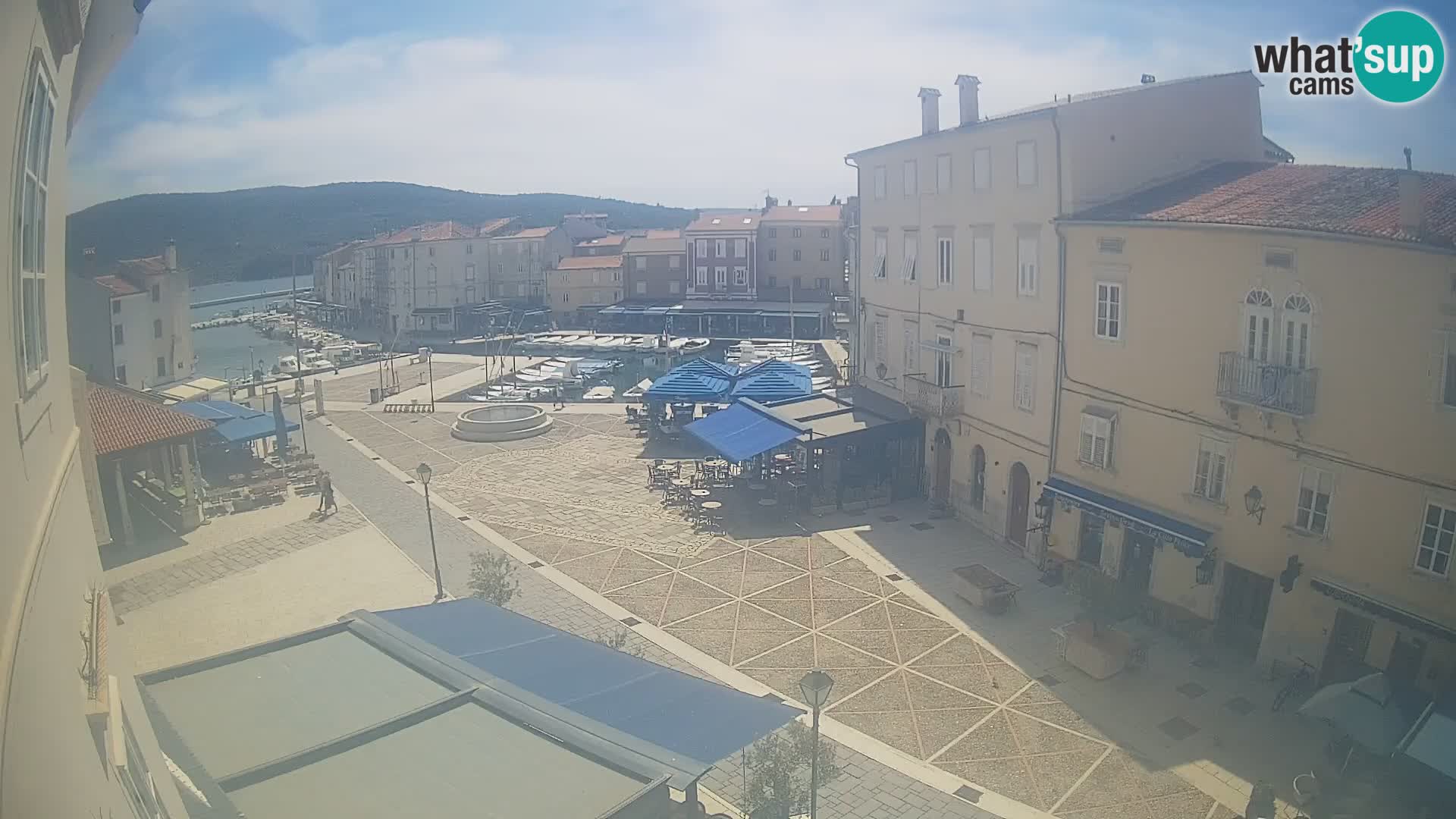 Cámara en vivo ciudad de Cres – plaza principal y “mandrač” – isla de Cres – Croacia