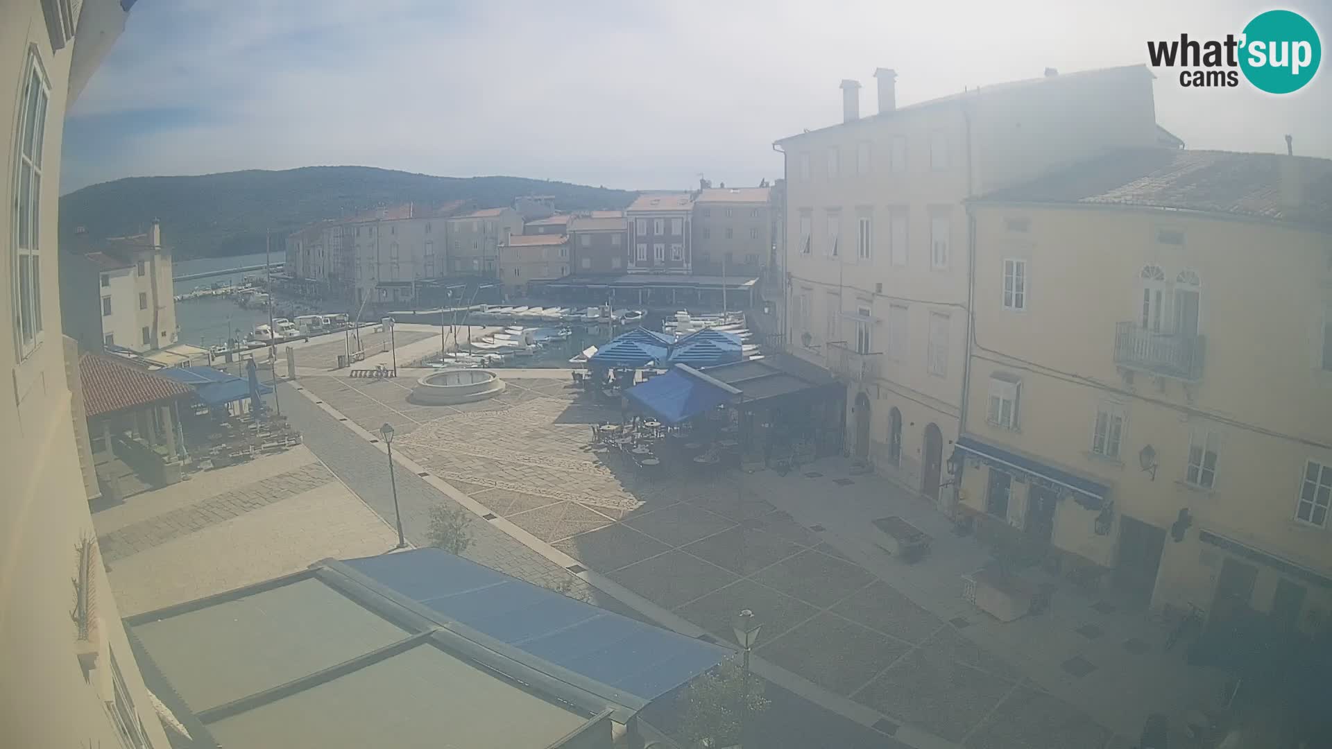 Cámara en vivo ciudad de Cres – plaza principal y “mandrač” – isla de Cres – Croacia