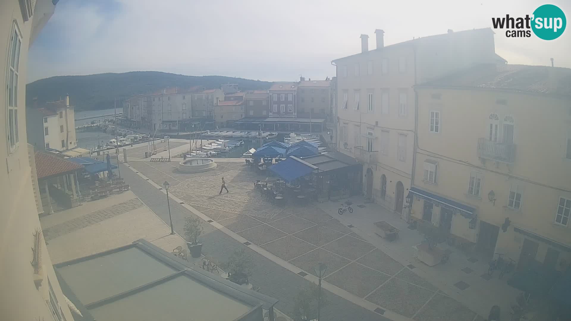 LIVE cam Cres city – place principale et “mandrač” – île de Cres – Croatie