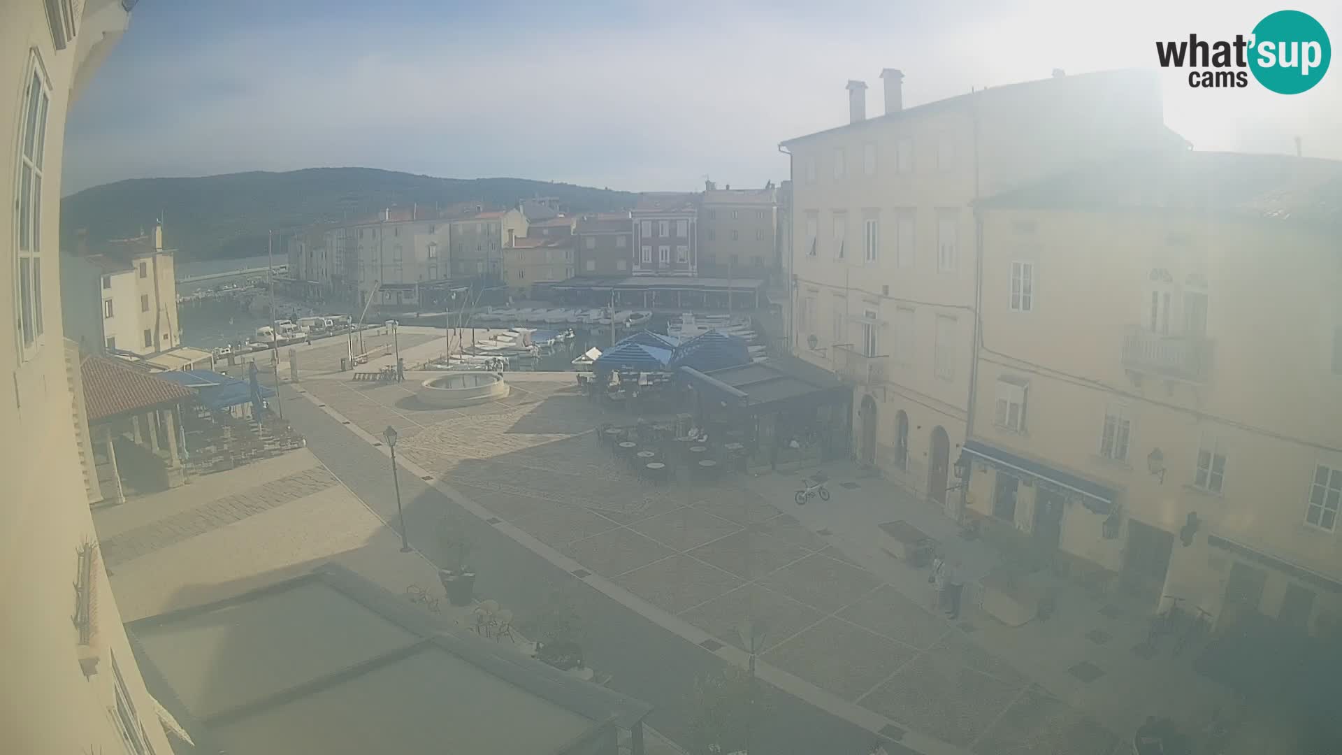 Cámara en vivo ciudad de Cres – plaza principal y “mandrač” – isla de Cres – Croacia