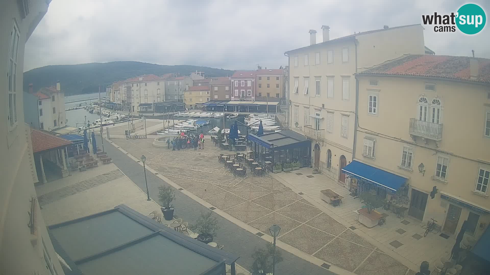 Cámara en vivo ciudad de Cres – plaza principal y “mandrač” – isla de Cres – Croacia