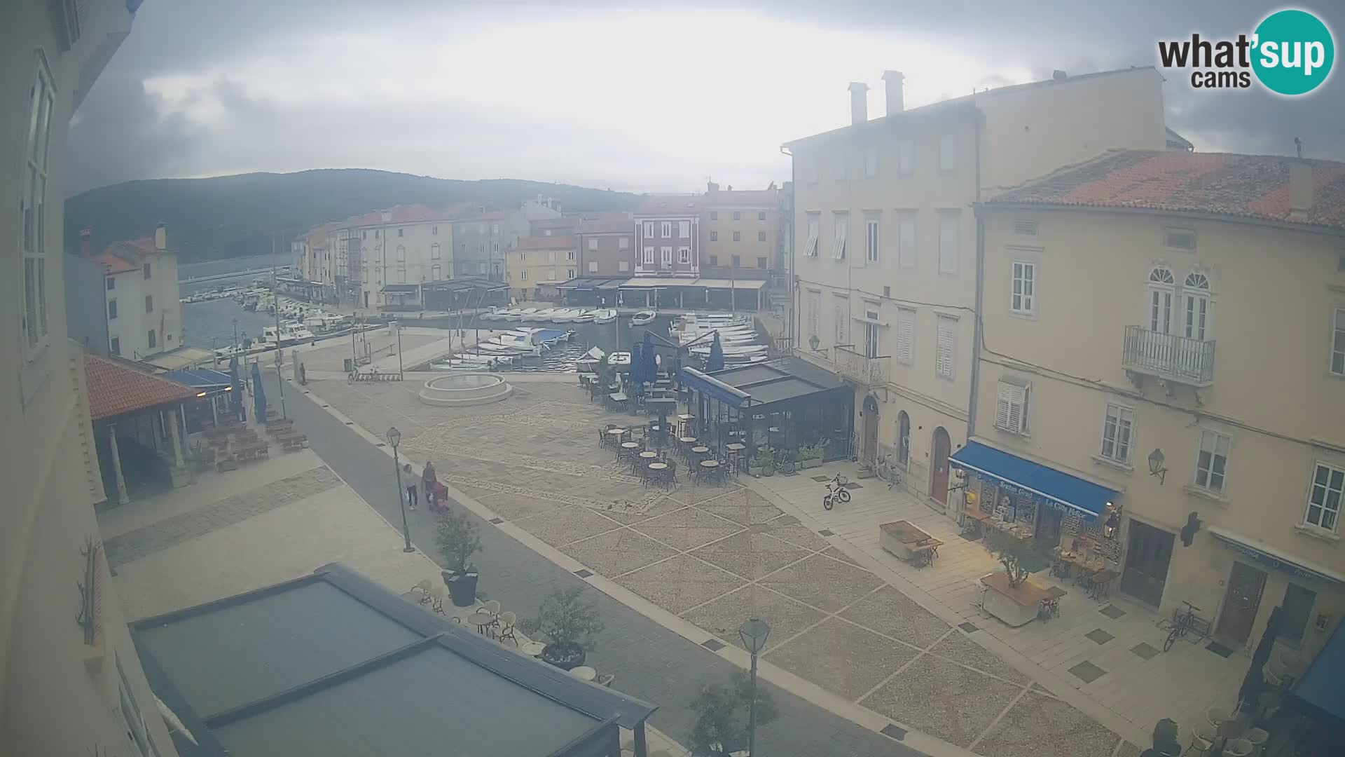 LIVE cam Cres city – place principale et “mandrač” – île de Cres – Croatie