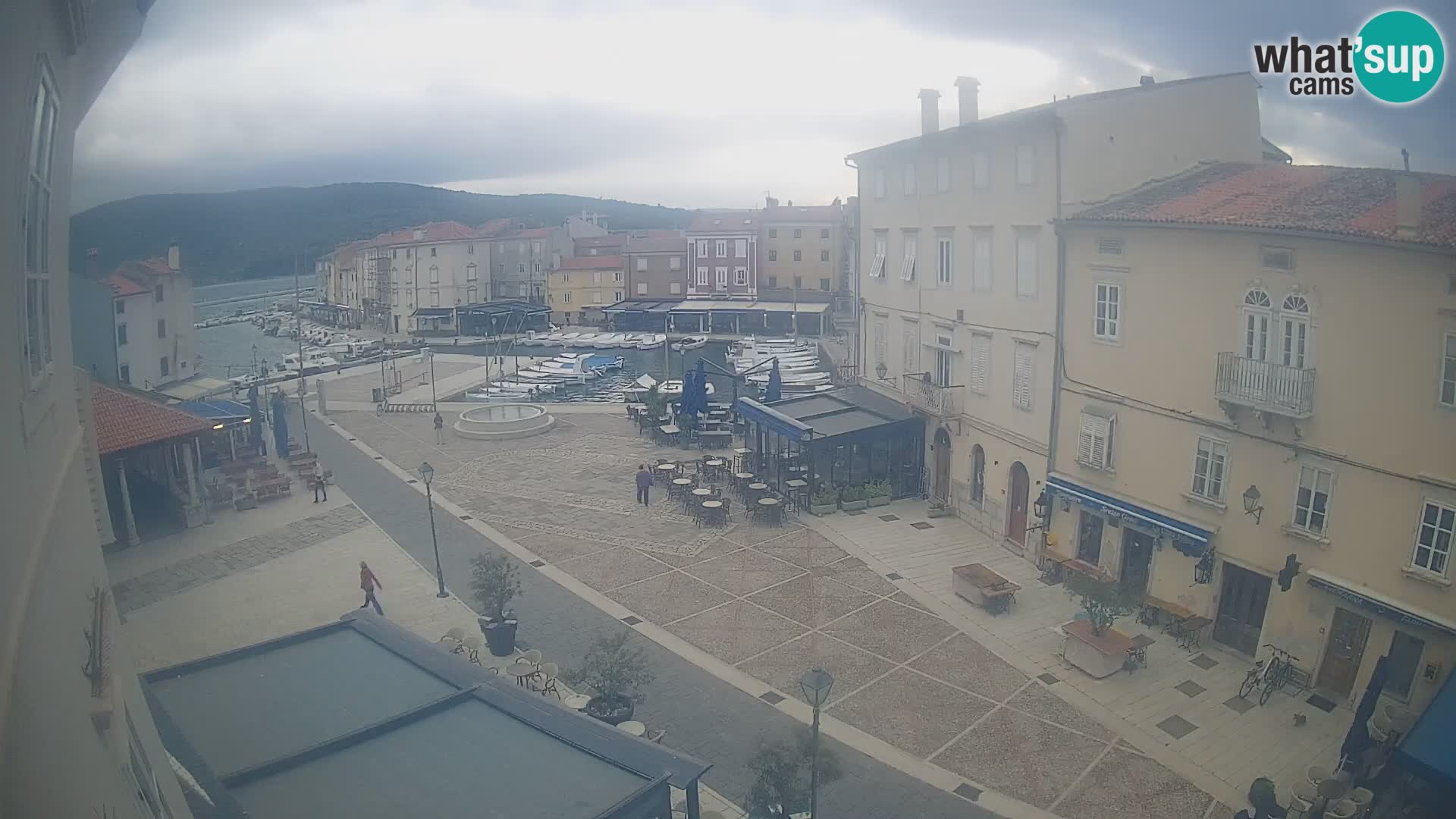 Cámara en vivo ciudad de Cres – plaza principal y “mandrač” – isla de Cres – Croacia