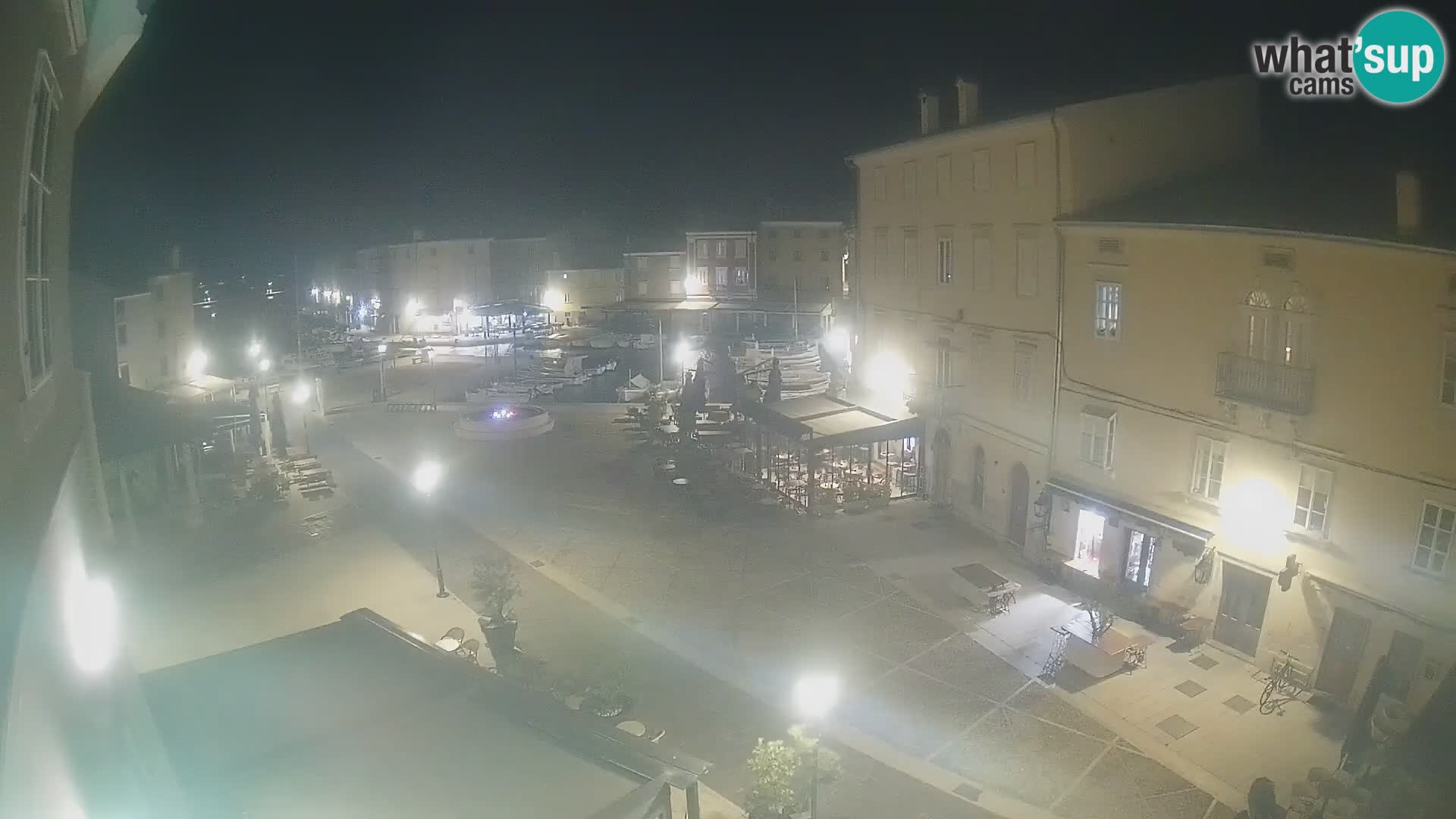 LIVE cam Cres city – place principale et “mandrač” – île de Cres – Croatie