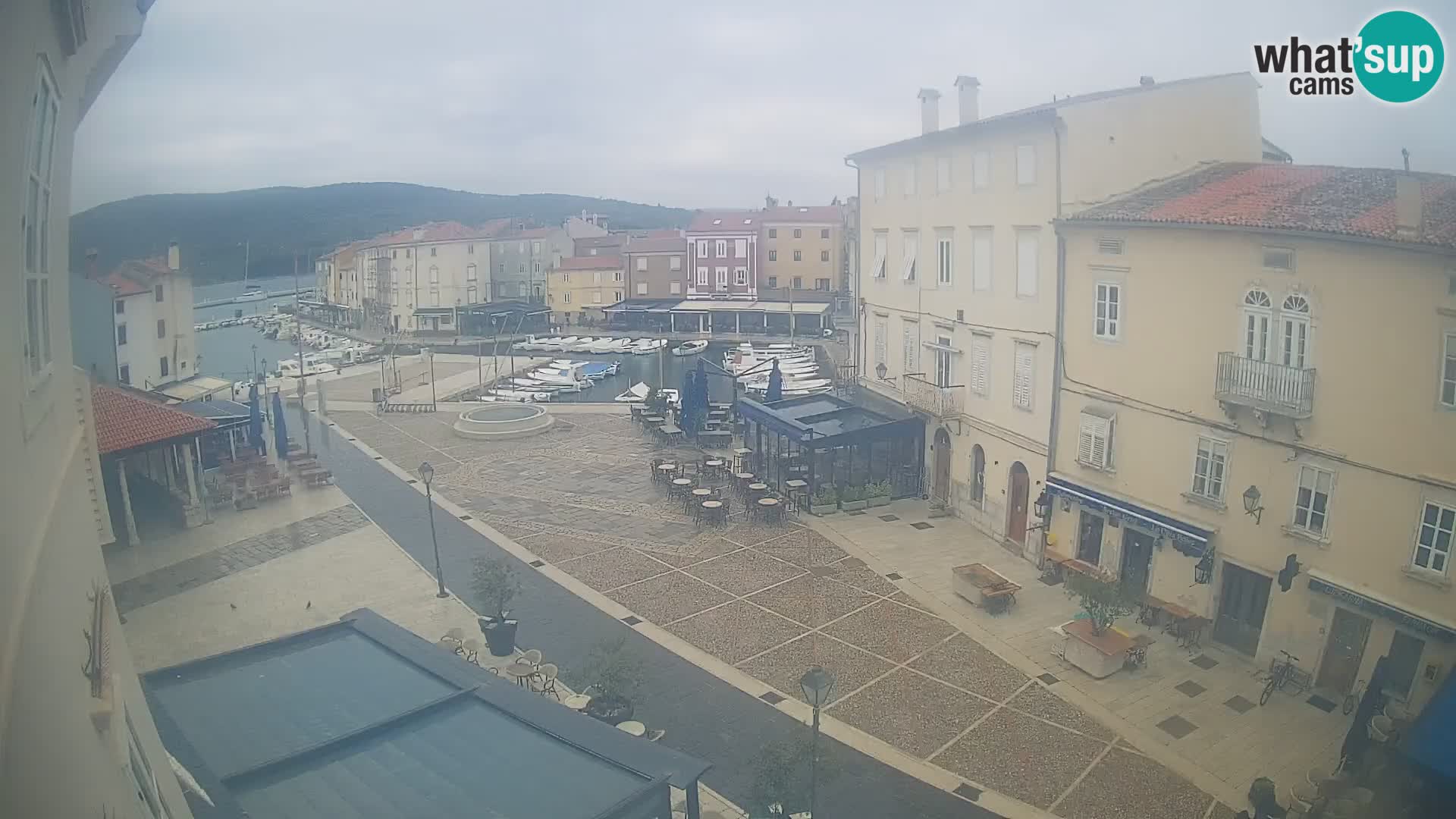 Cámara en vivo ciudad de Cres – plaza principal y “mandrač” – isla de Cres – Croacia