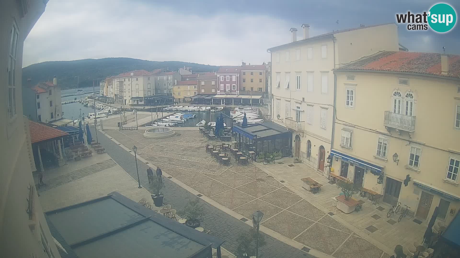Cámara en vivo ciudad de Cres – plaza principal y “mandrač” – isla de Cres – Croacia